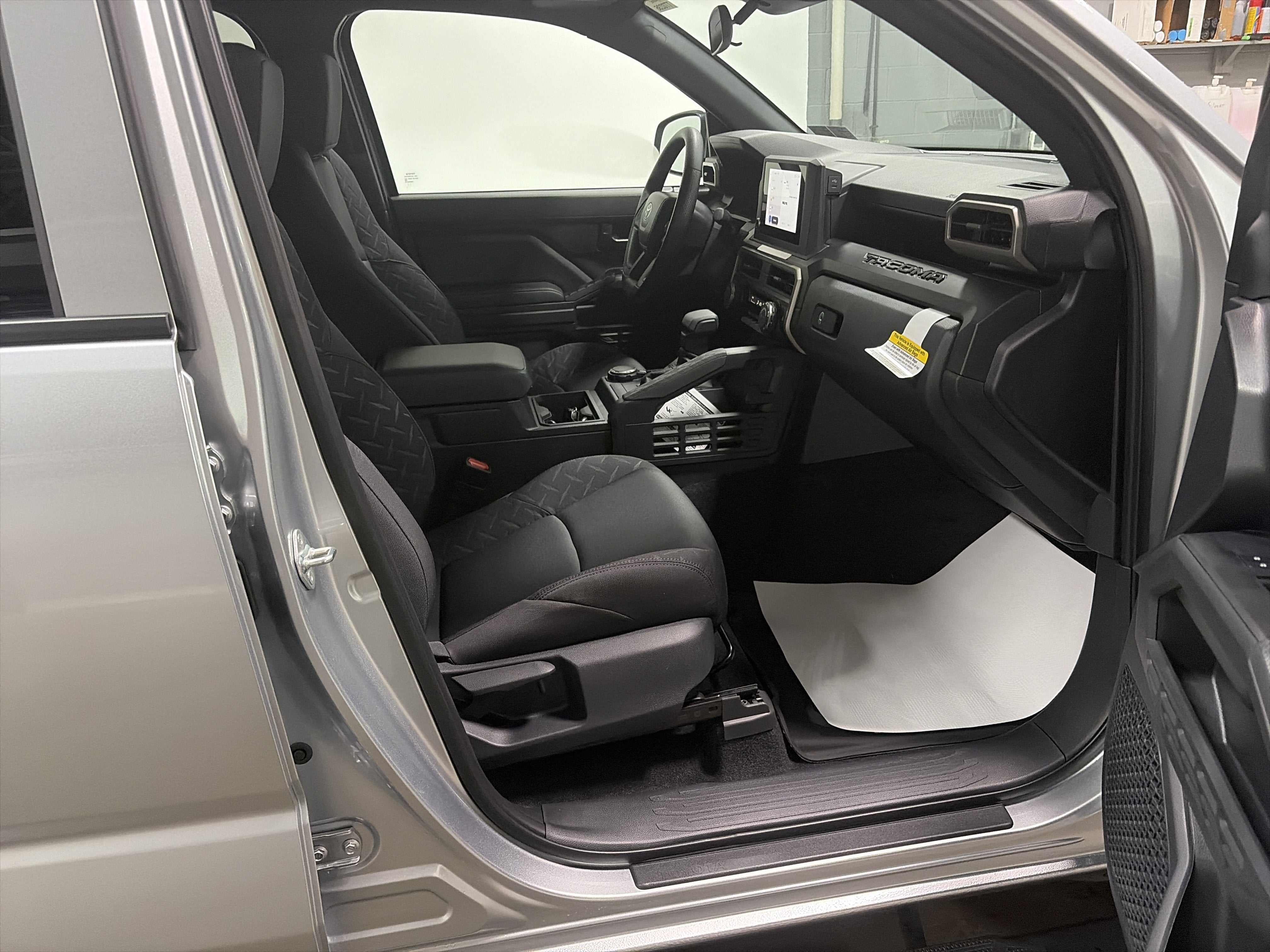 2026 Toyota Tacoma SR Double Cab 5' Bed AT