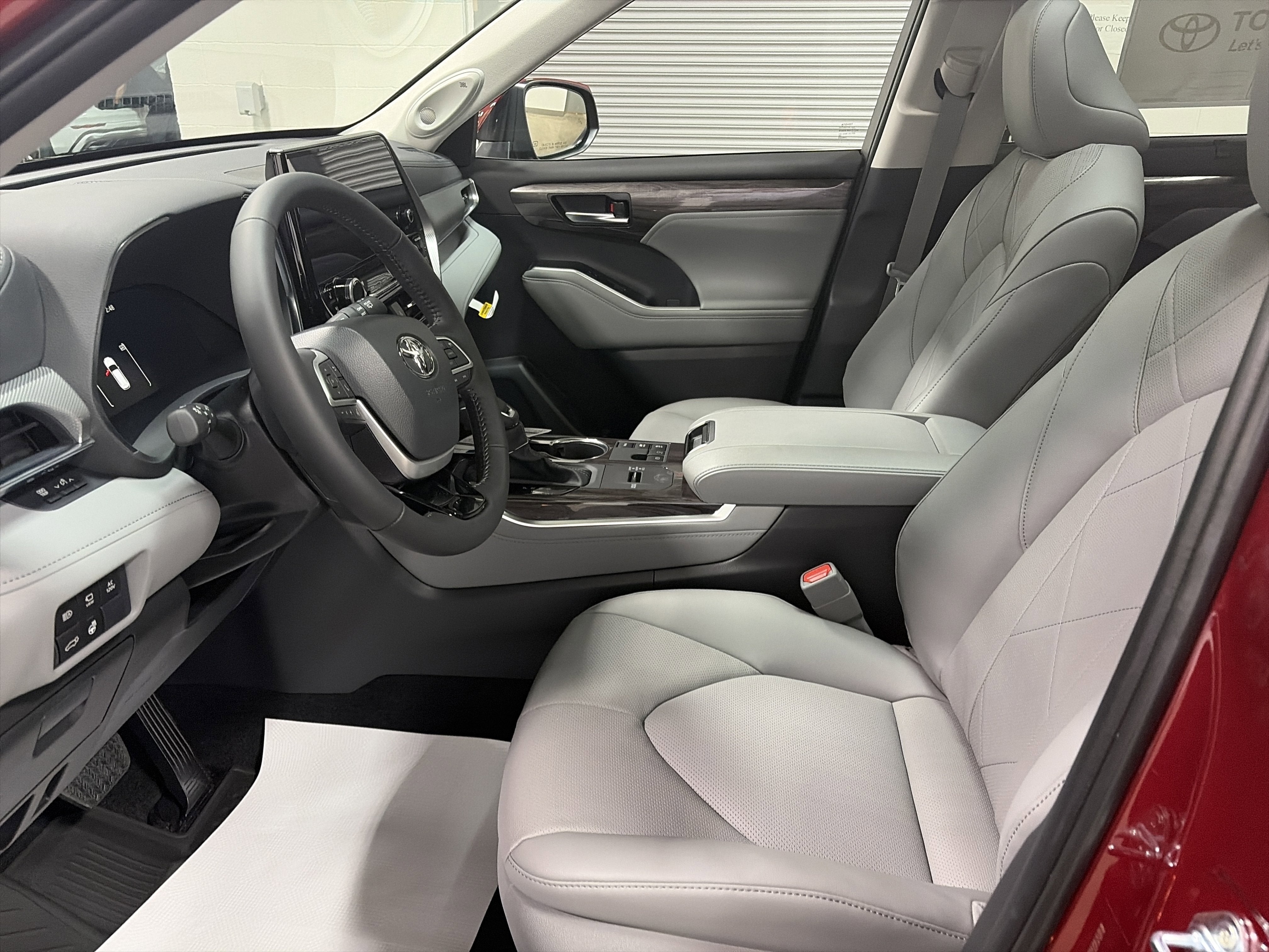 2026 Toyota Highlander Hybrid Platinum