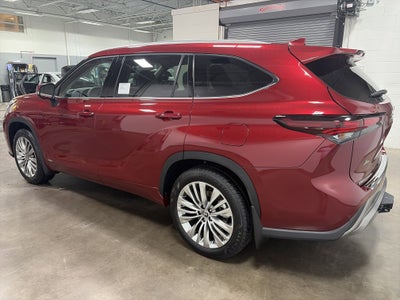 2026 Toyota Highlander Hybrid Platinum