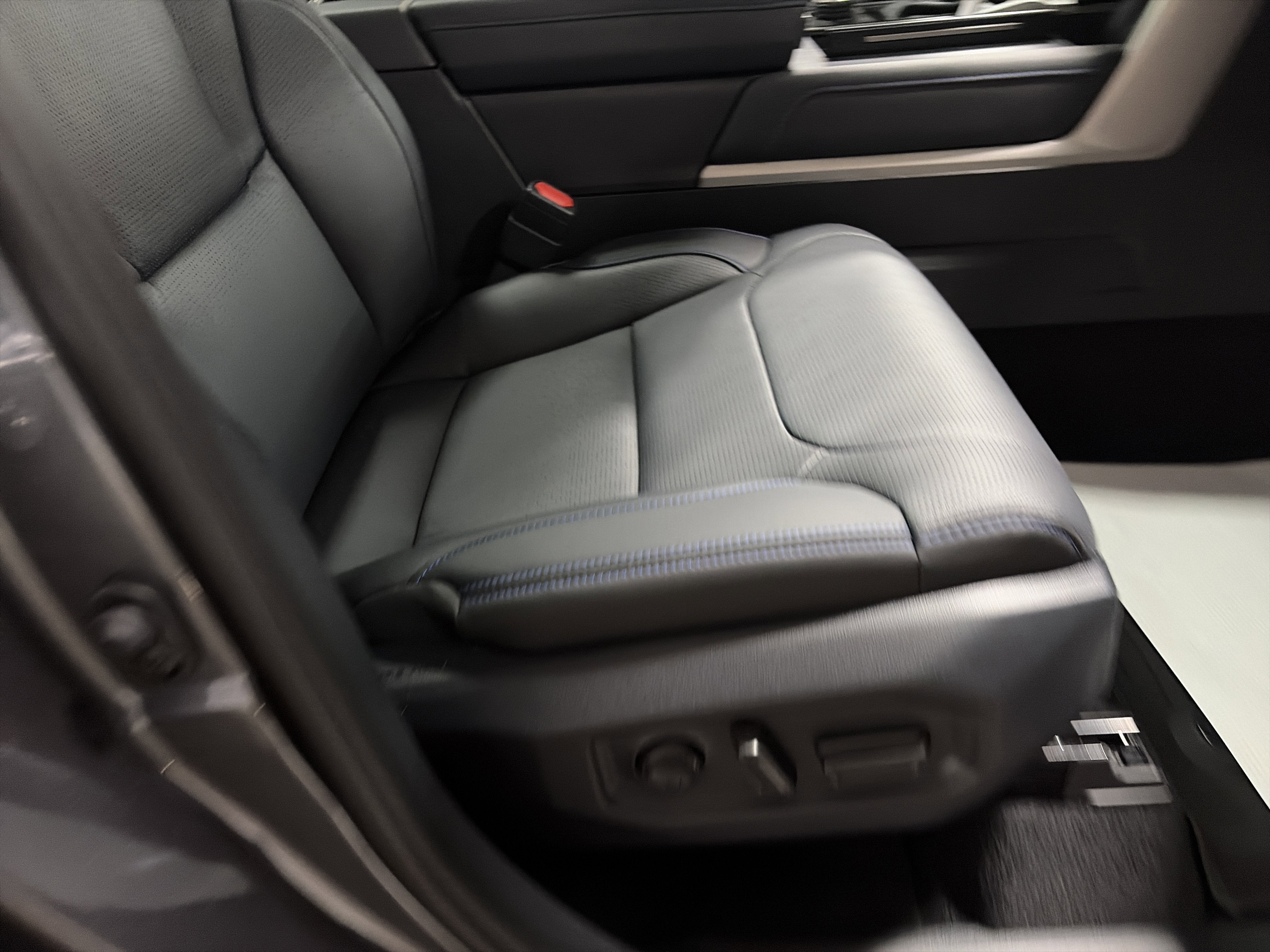 2026 Toyota Tundra i-FORCE MAX Platinum i-FORCE MAX