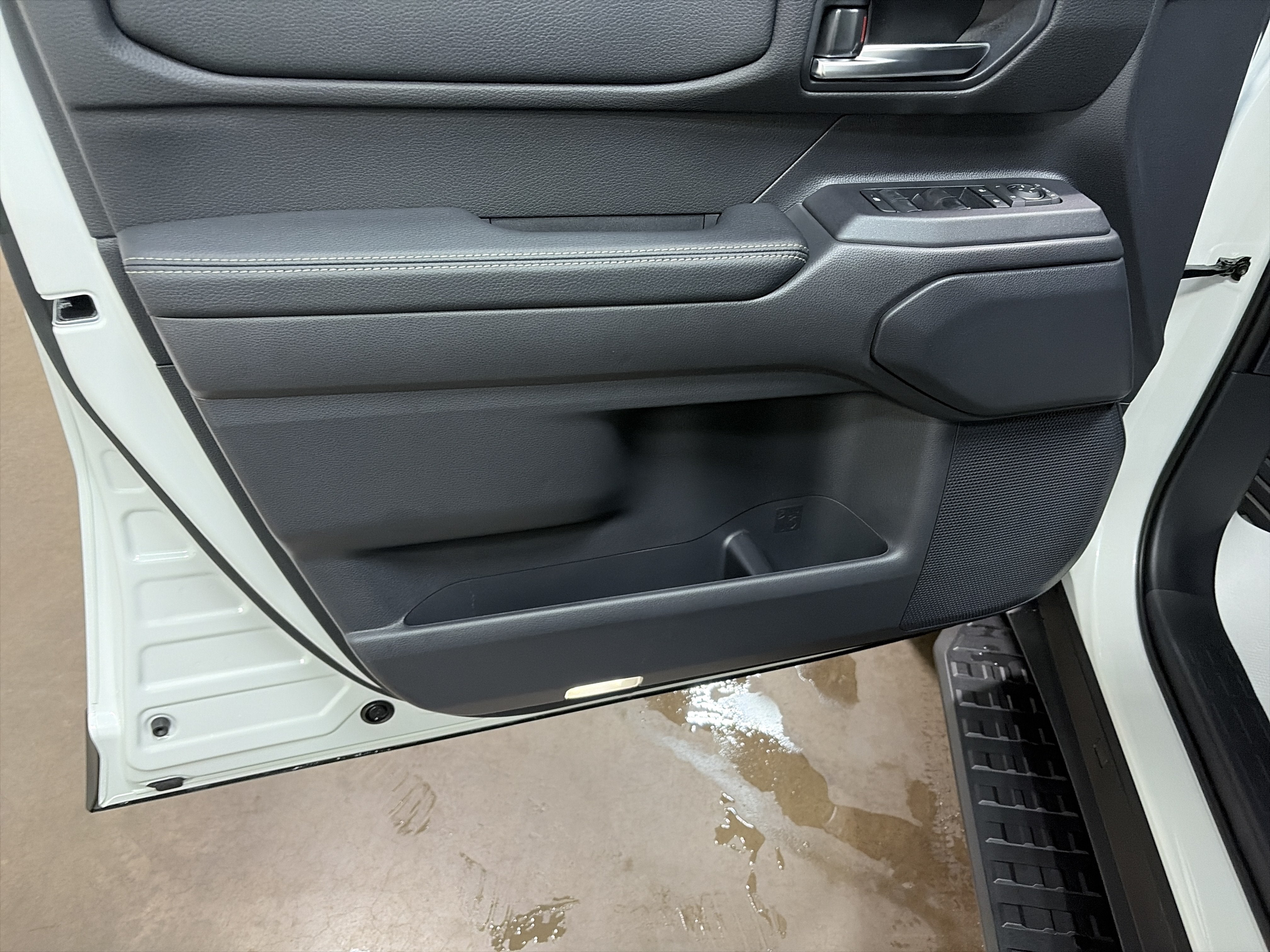 2027 Toyota Land Cruiser 4WD (Natl)