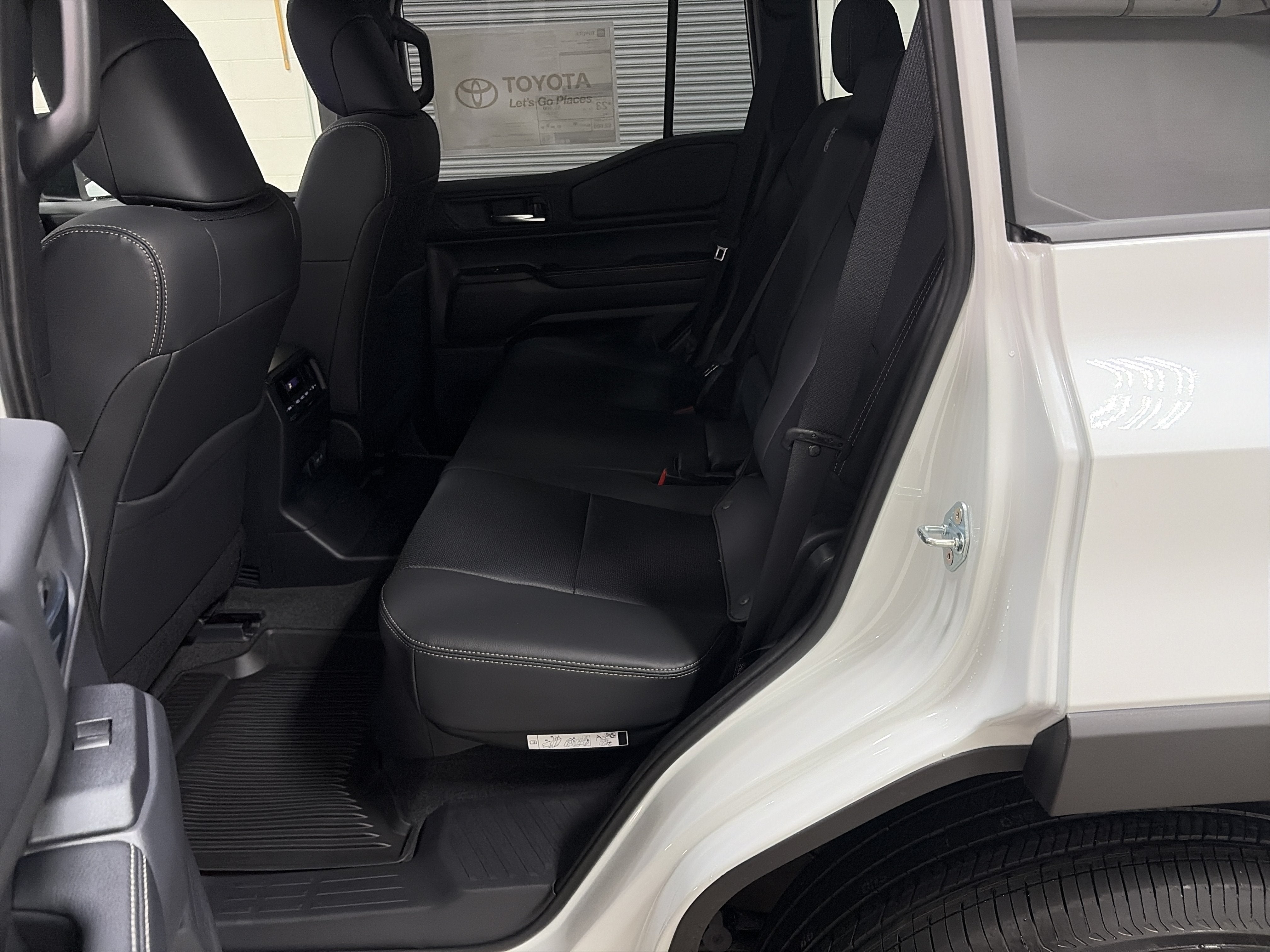 2027 Toyota Land Cruiser 4WD (Natl)