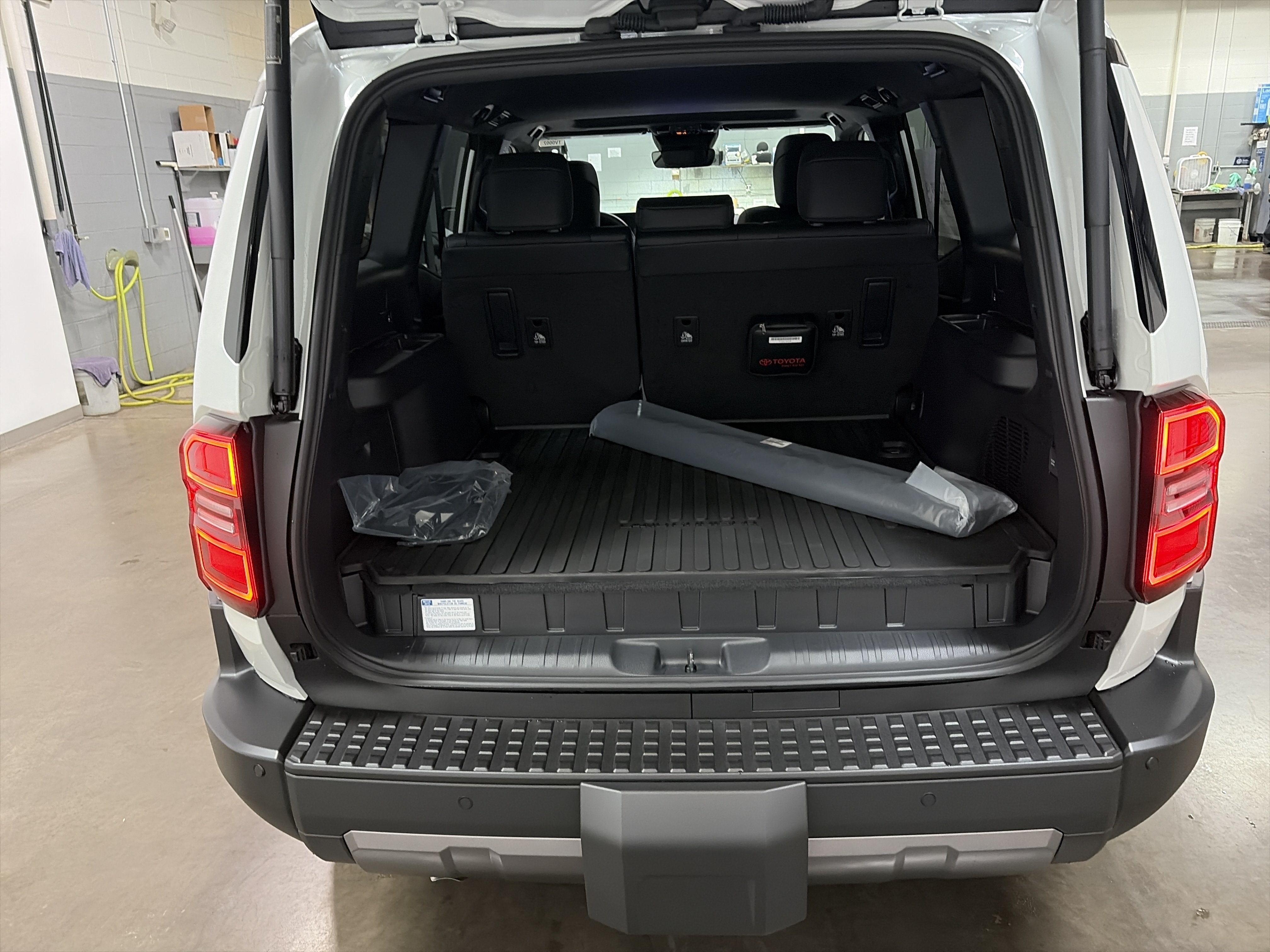 2027 Toyota Land Cruiser 4WD (Natl)