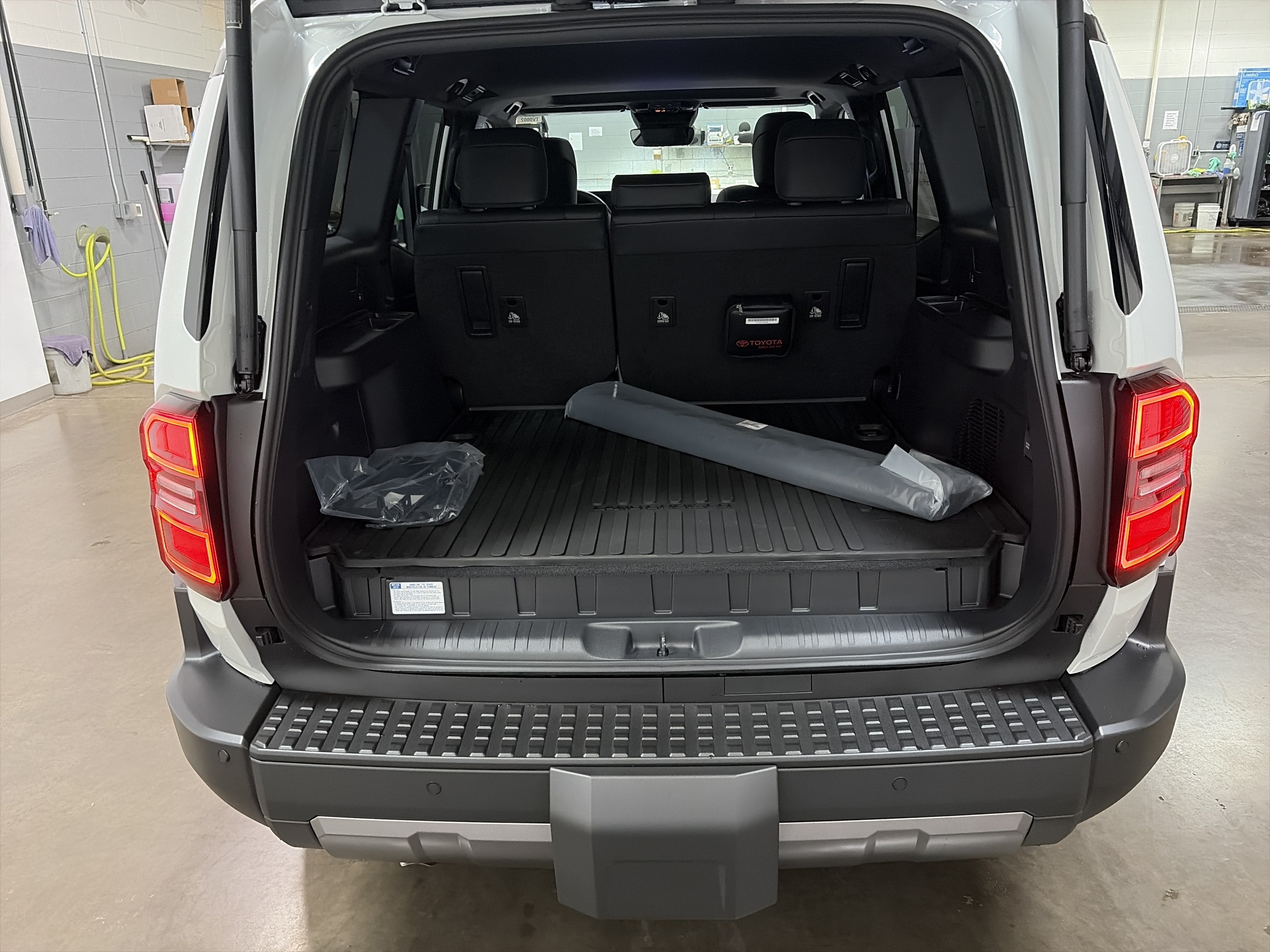 2027 Toyota Land Cruiser 4WD (Natl)