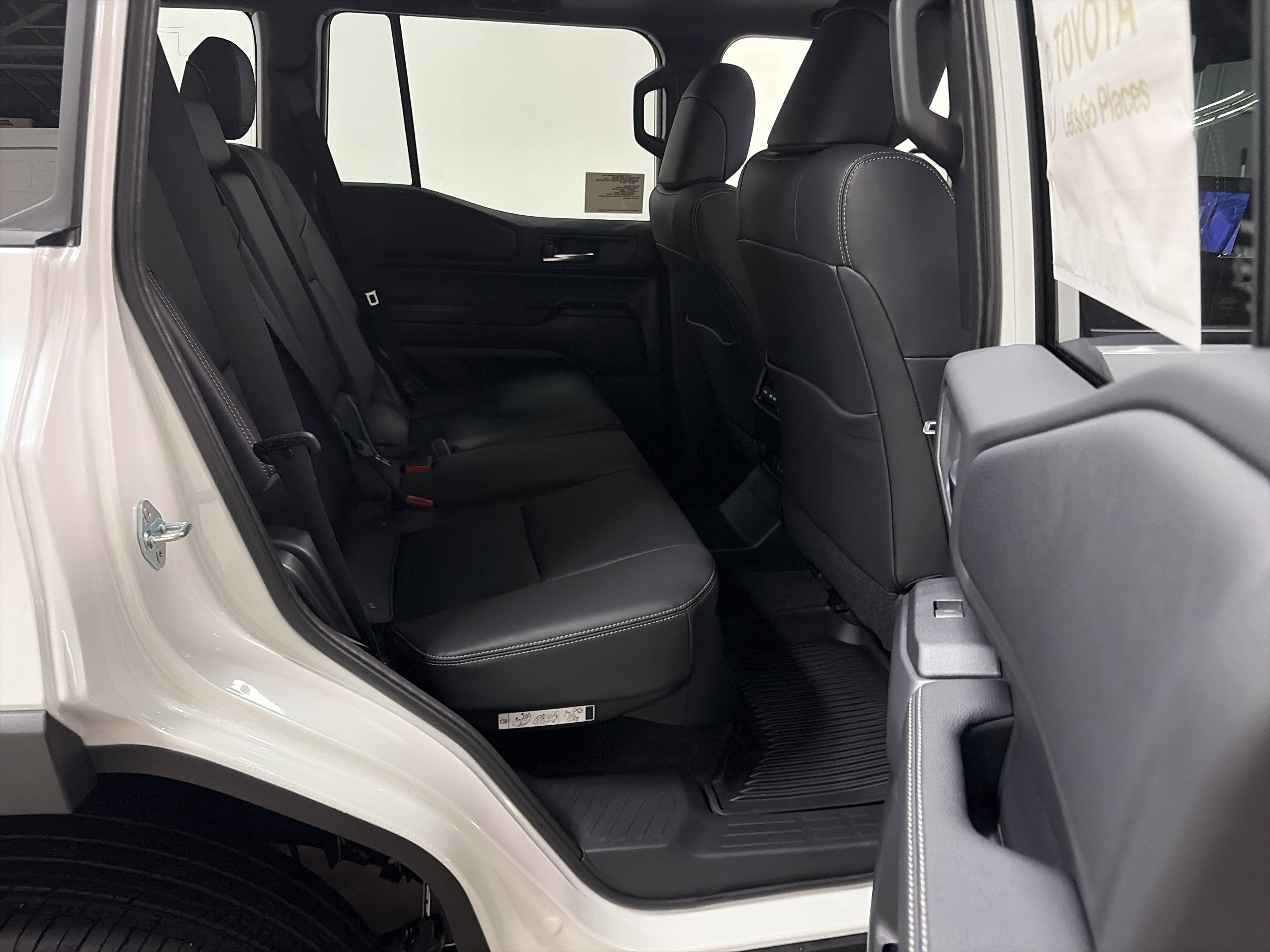 2027 Toyota Land Cruiser 4WD (Natl)