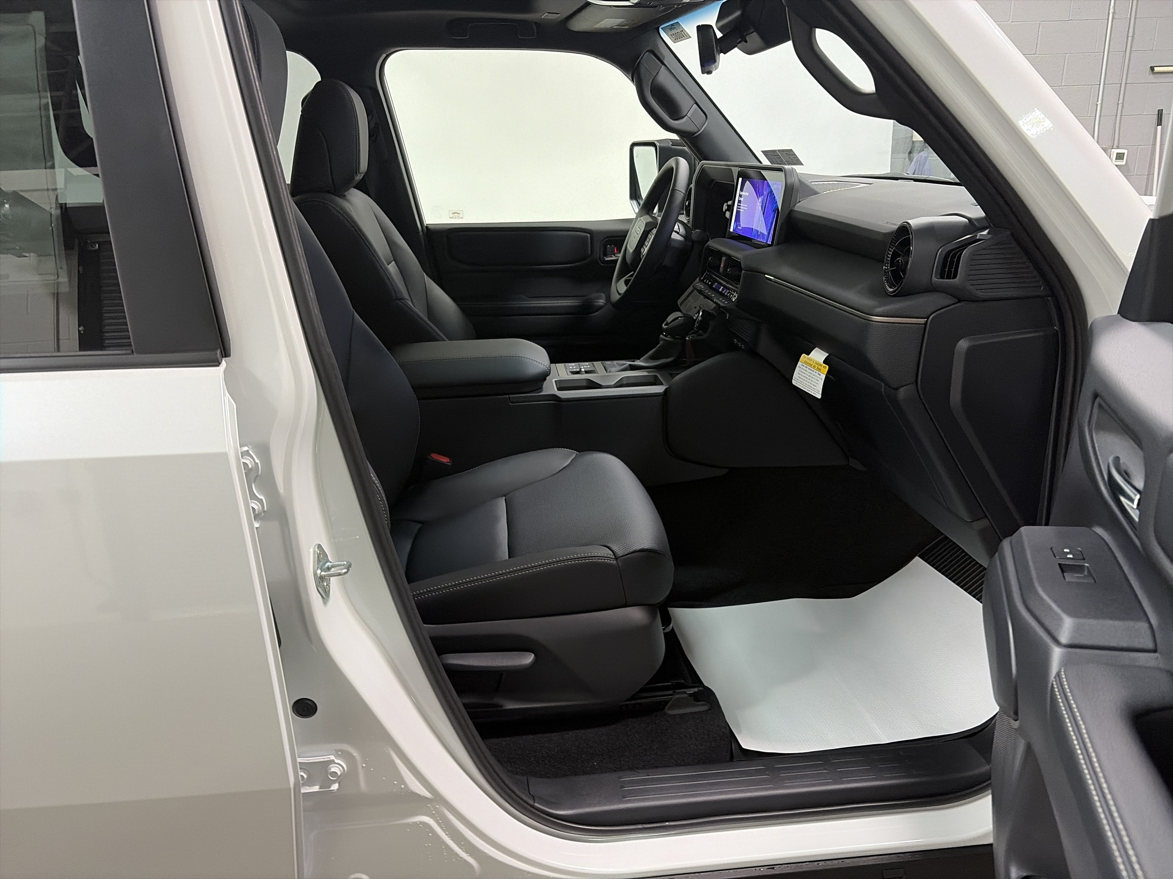 2027 Toyota Land Cruiser 4WD (Natl)