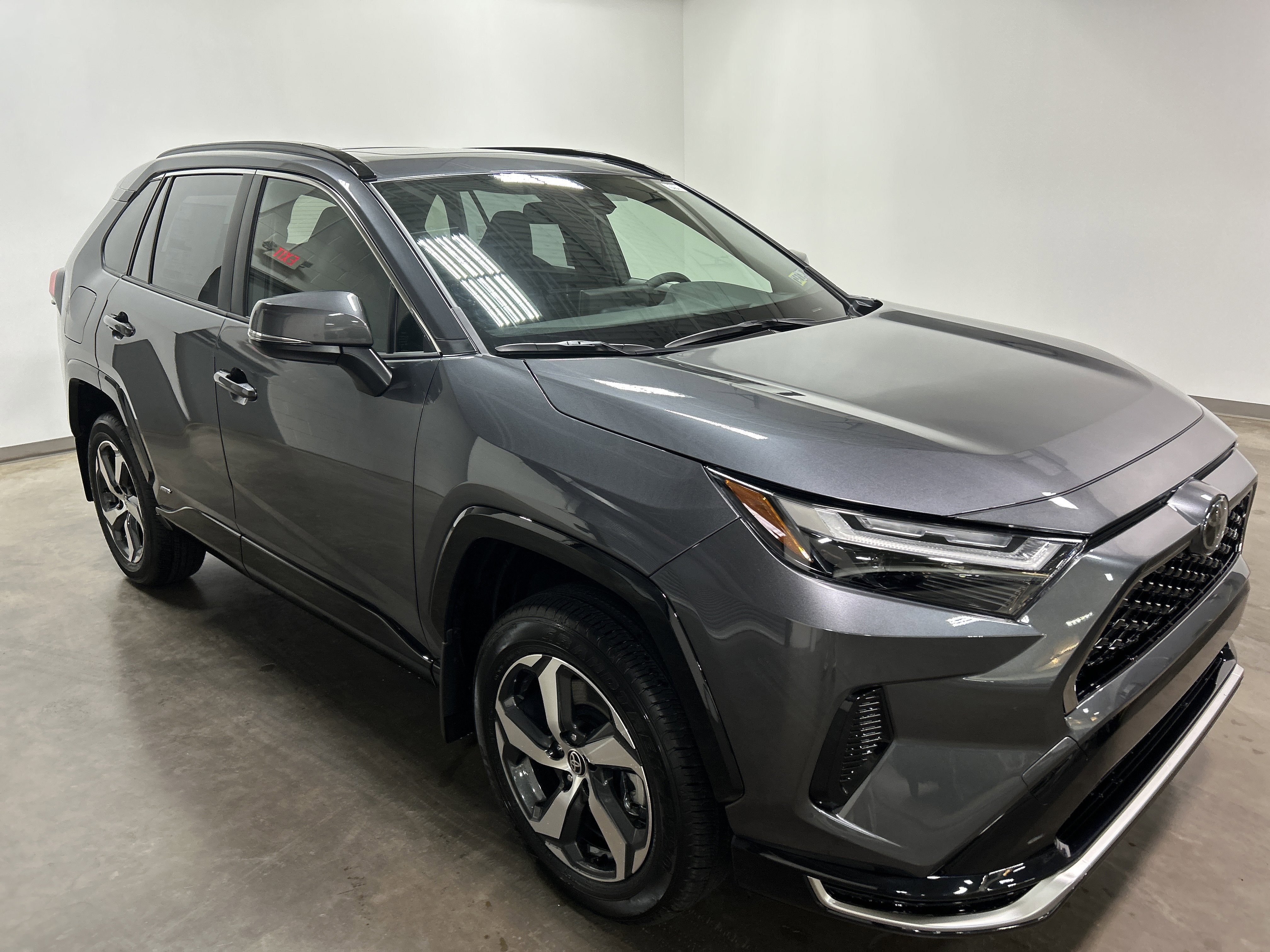 2025 Toyota RAV4 Plug-in Hybrid SE