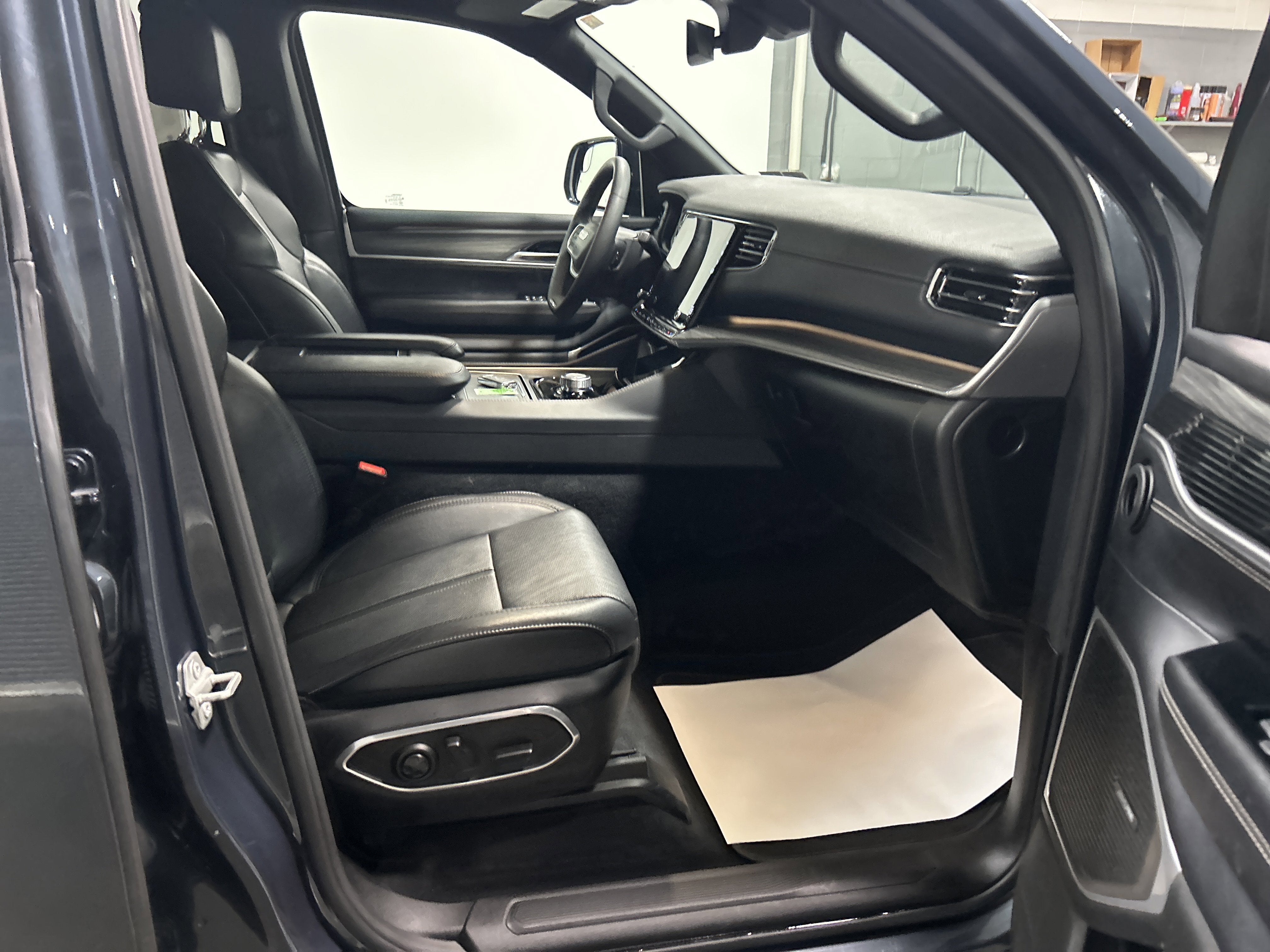 2023 Jeep Wagoneer L Series II