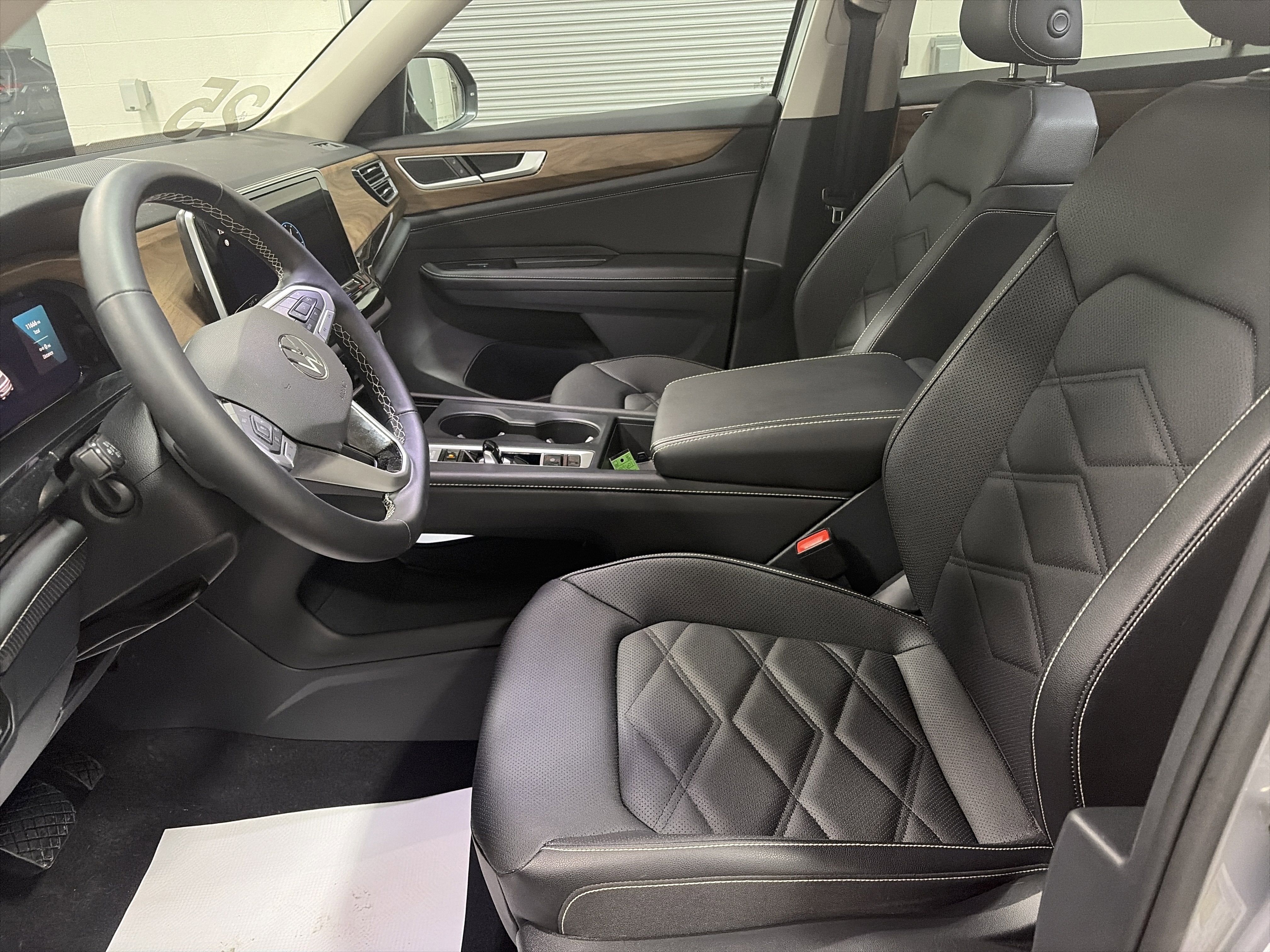 2025 Volkswagen Atlas 2.0T SE