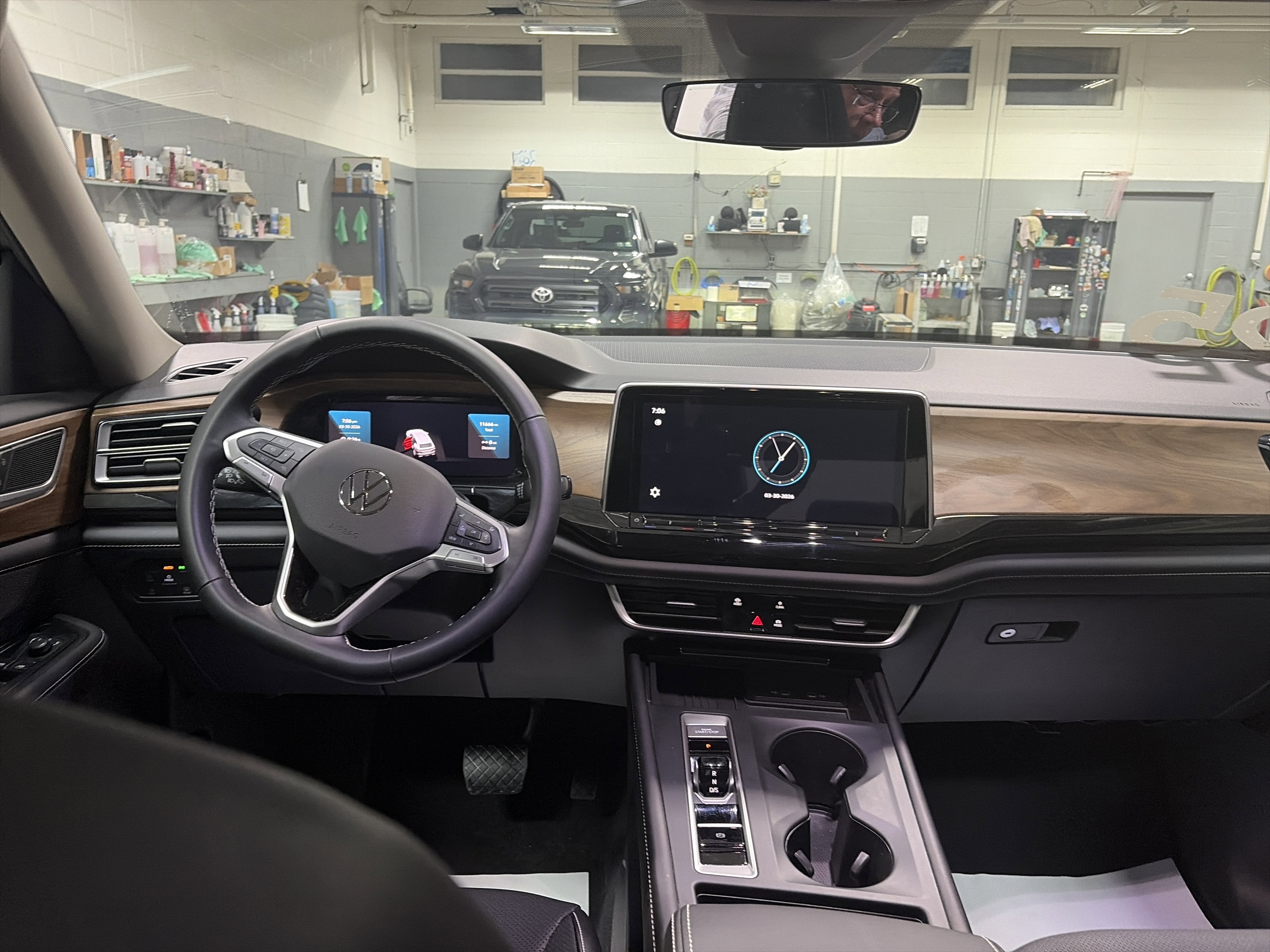 2025 Volkswagen Atlas 2.0T SE