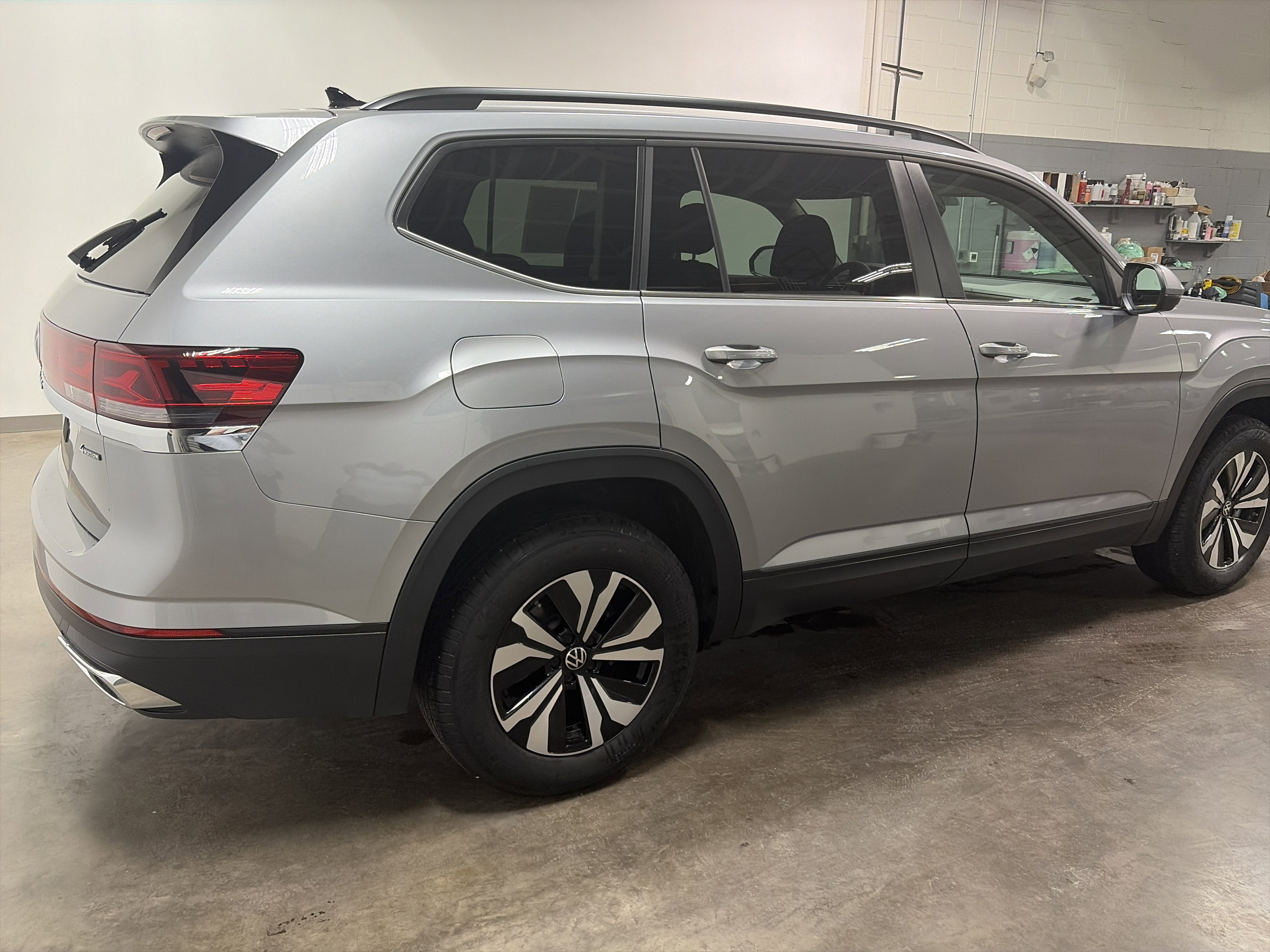 2025 Volkswagen Atlas 2.0T SE