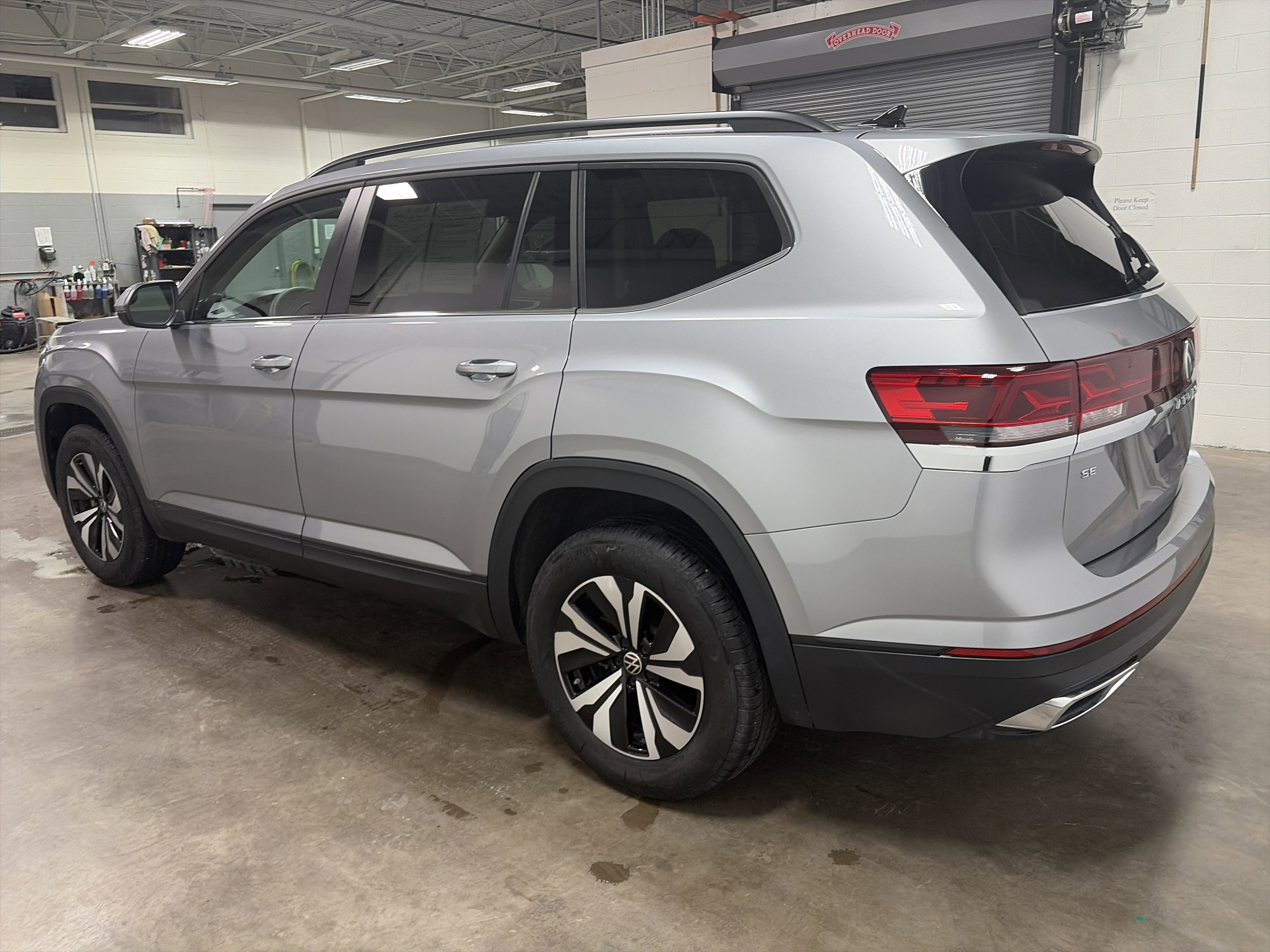 2025 Volkswagen Atlas 2.0T SE