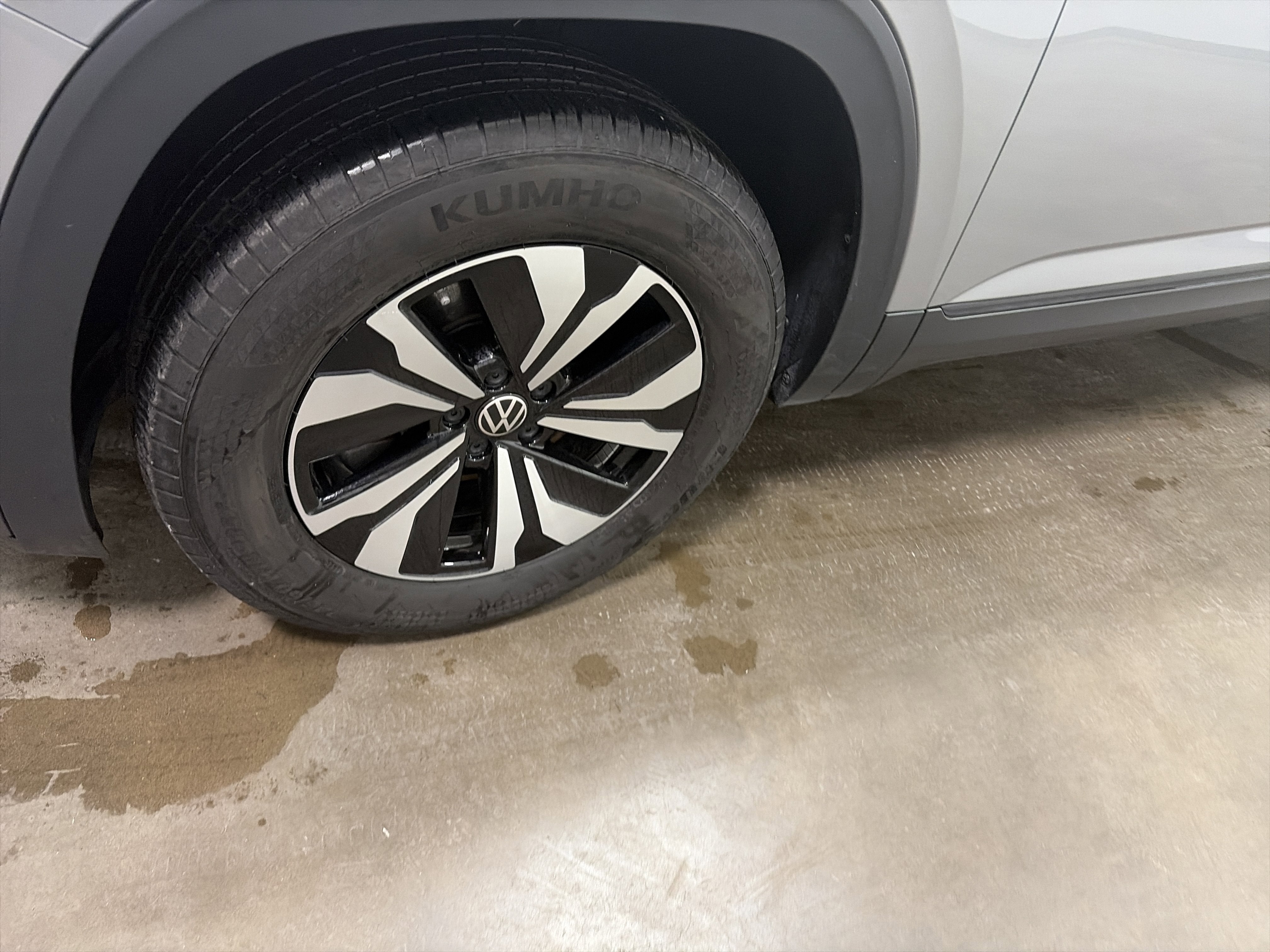 2025 Volkswagen Atlas 2.0T SE