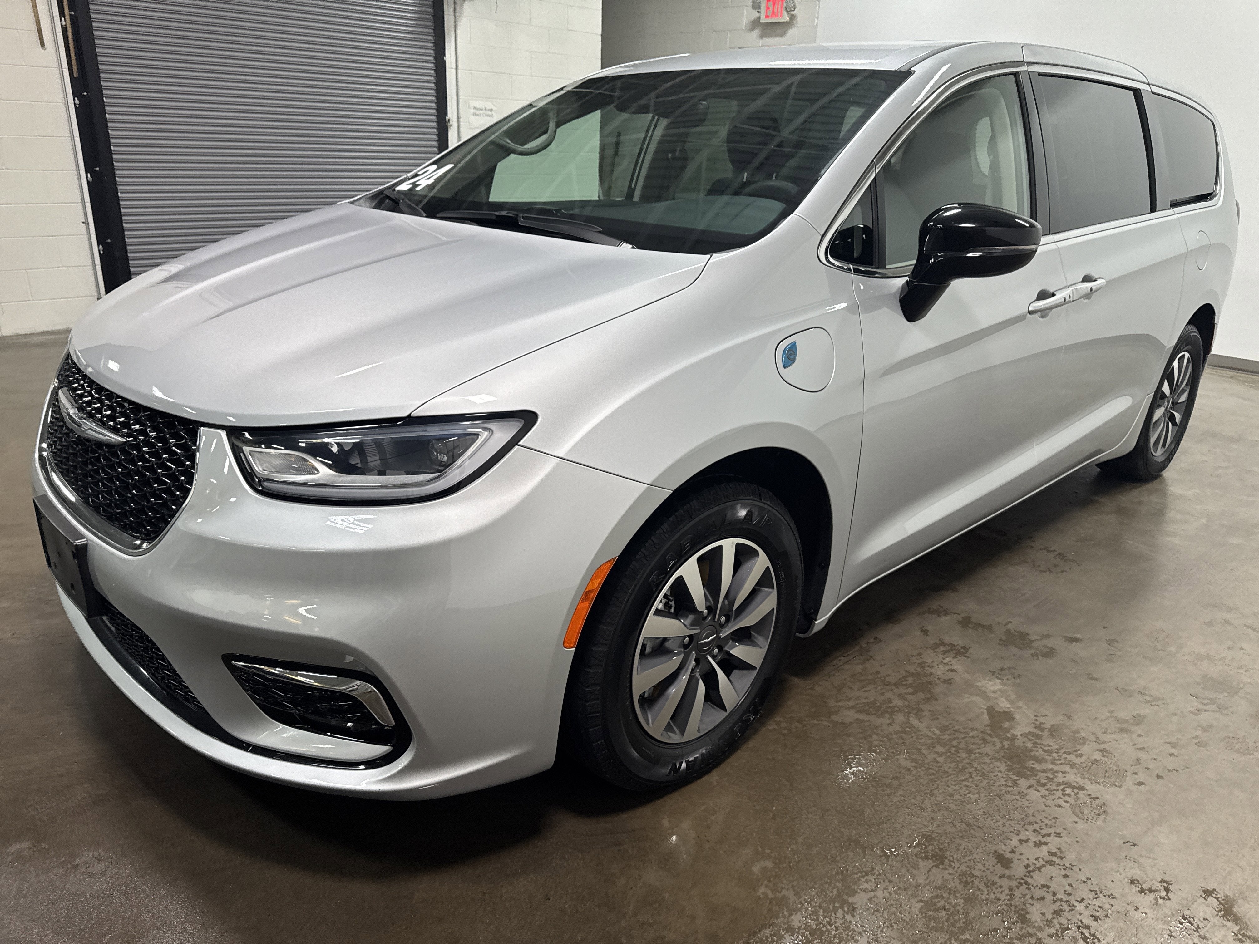 2024 Chrysler Pacifica Hybrid Select
