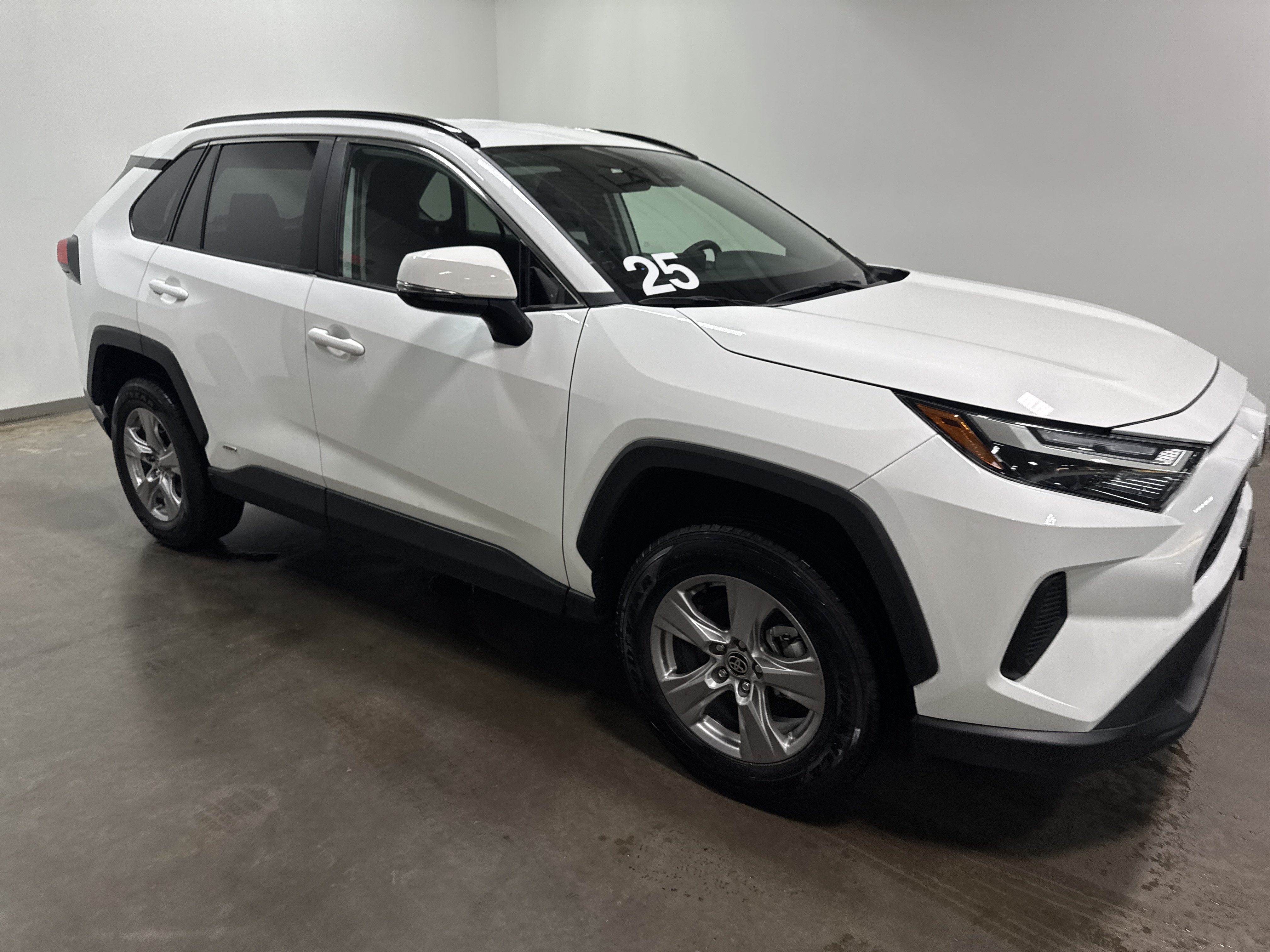 2025 Toyota RAV4 Hybrid XLE