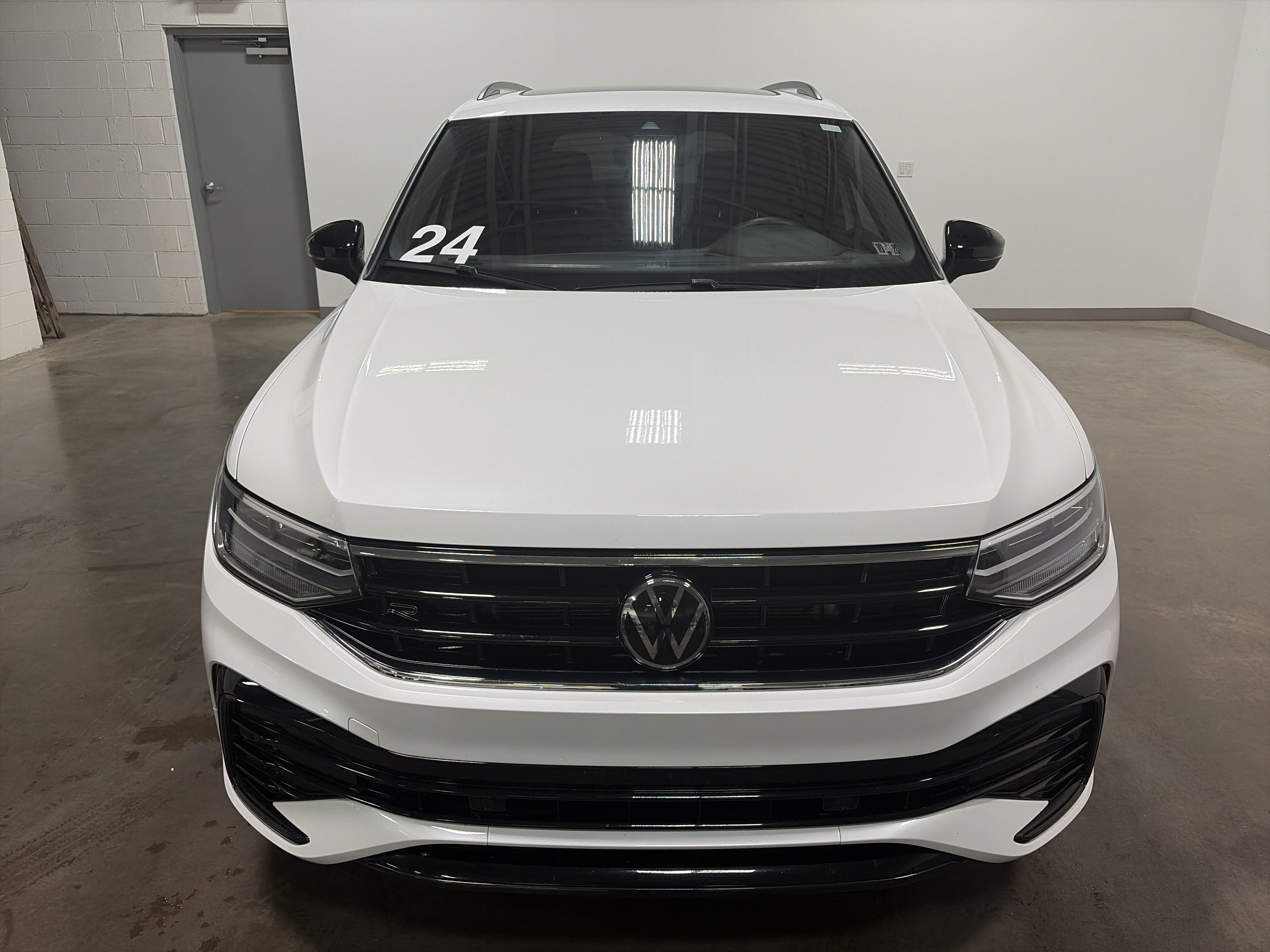2024 Volkswagen Tiguan SE R-Line Black