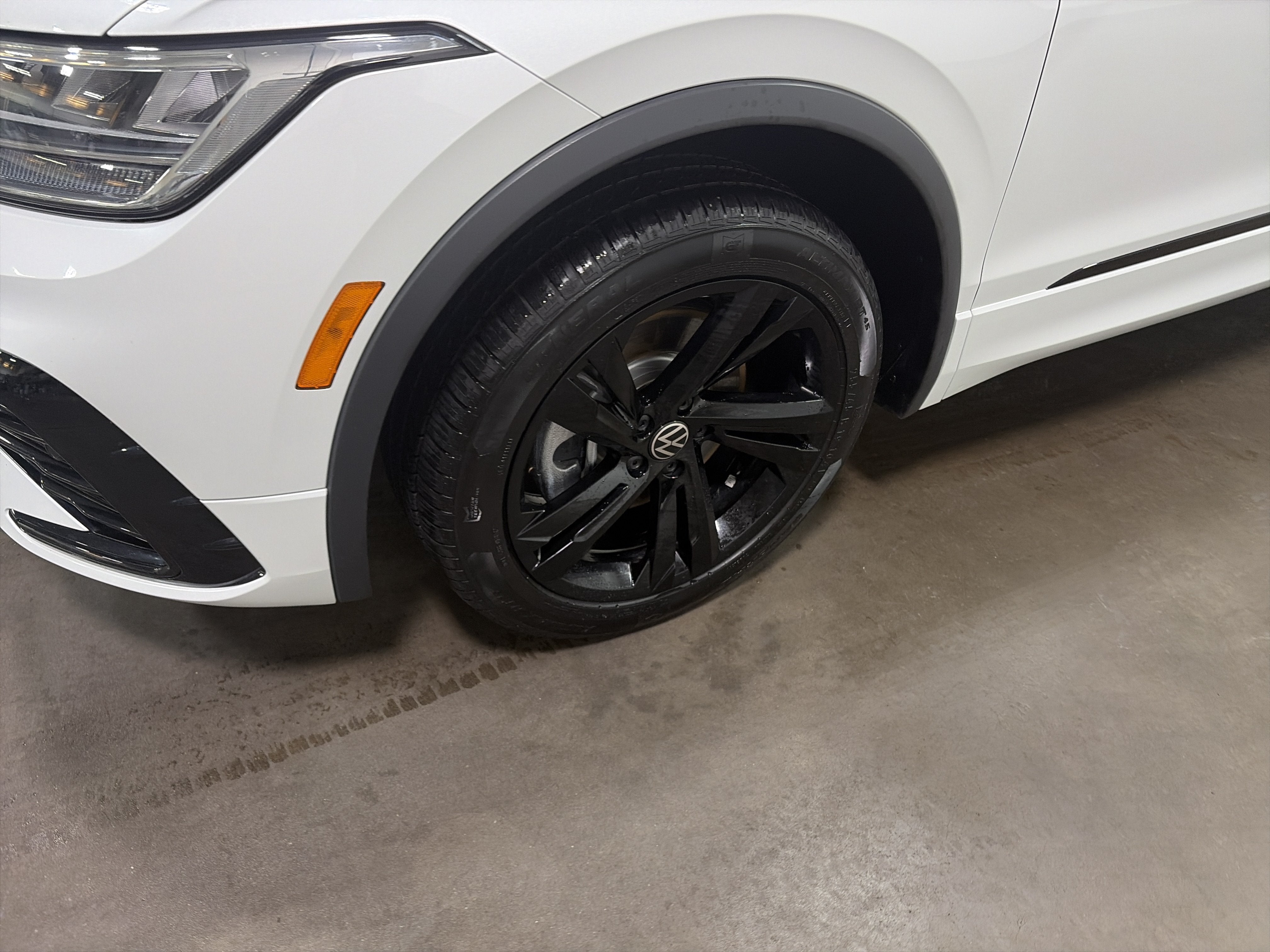 2024 Volkswagen Tiguan SE R-Line Black