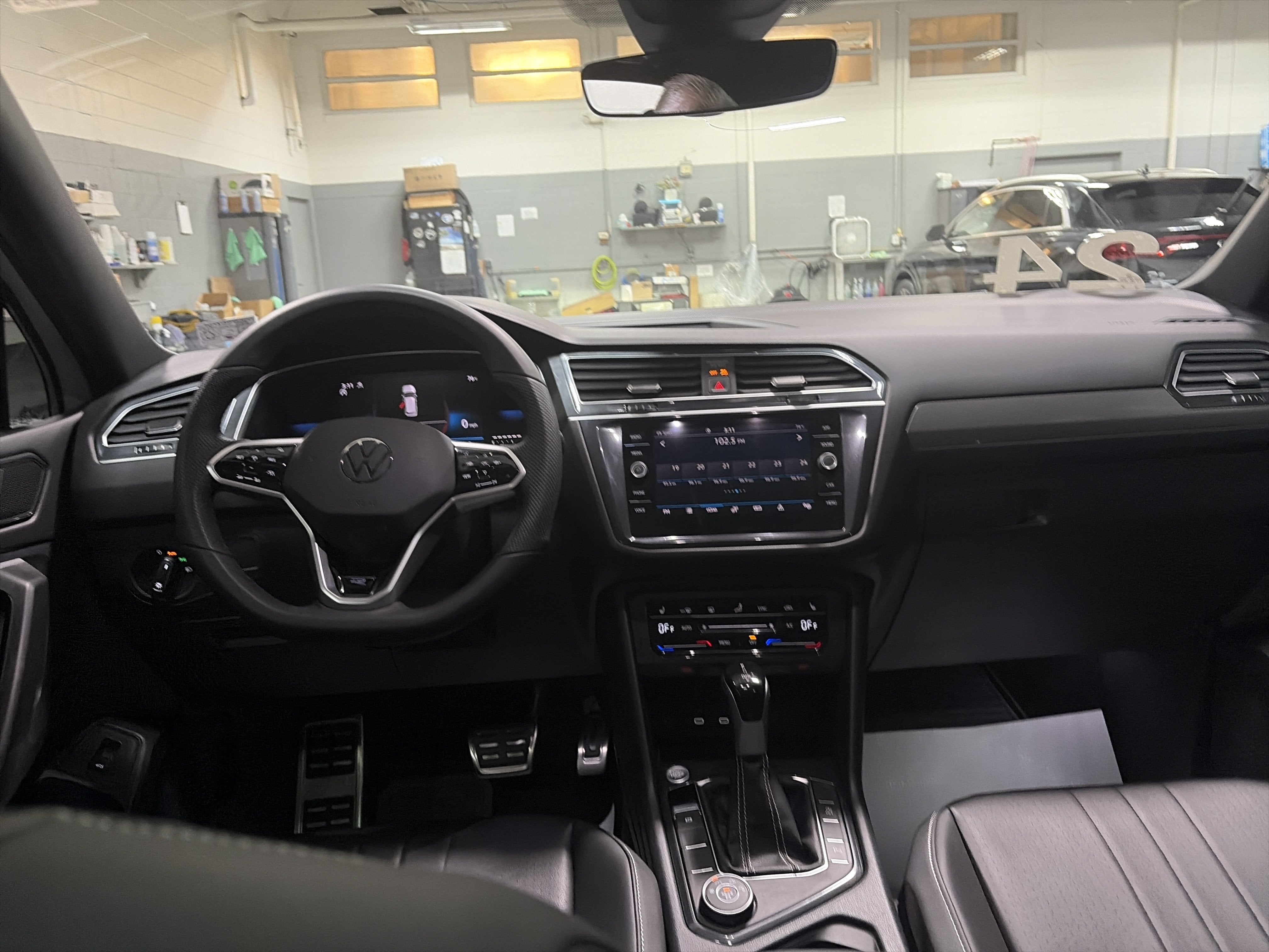 2024 Volkswagen Tiguan SE R-Line Black