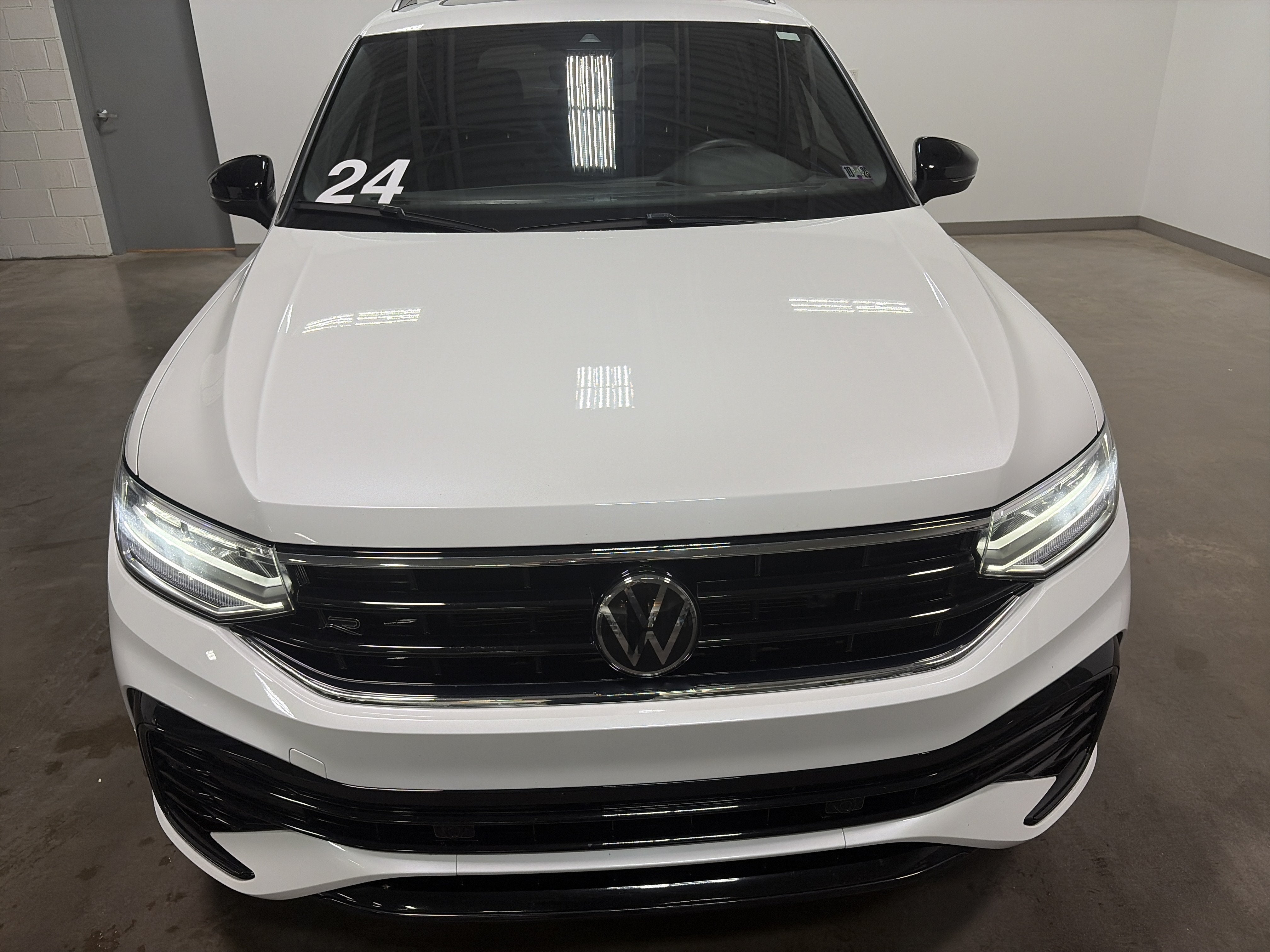 2024 Volkswagen Tiguan SE R-Line Black