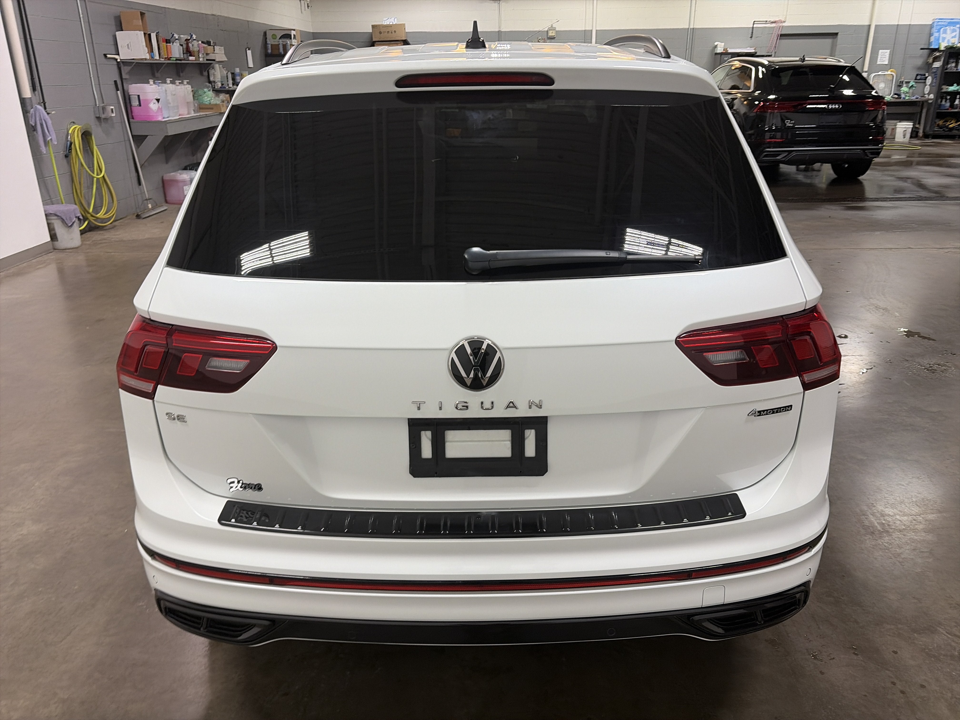 2024 Volkswagen Tiguan SE R-Line Black