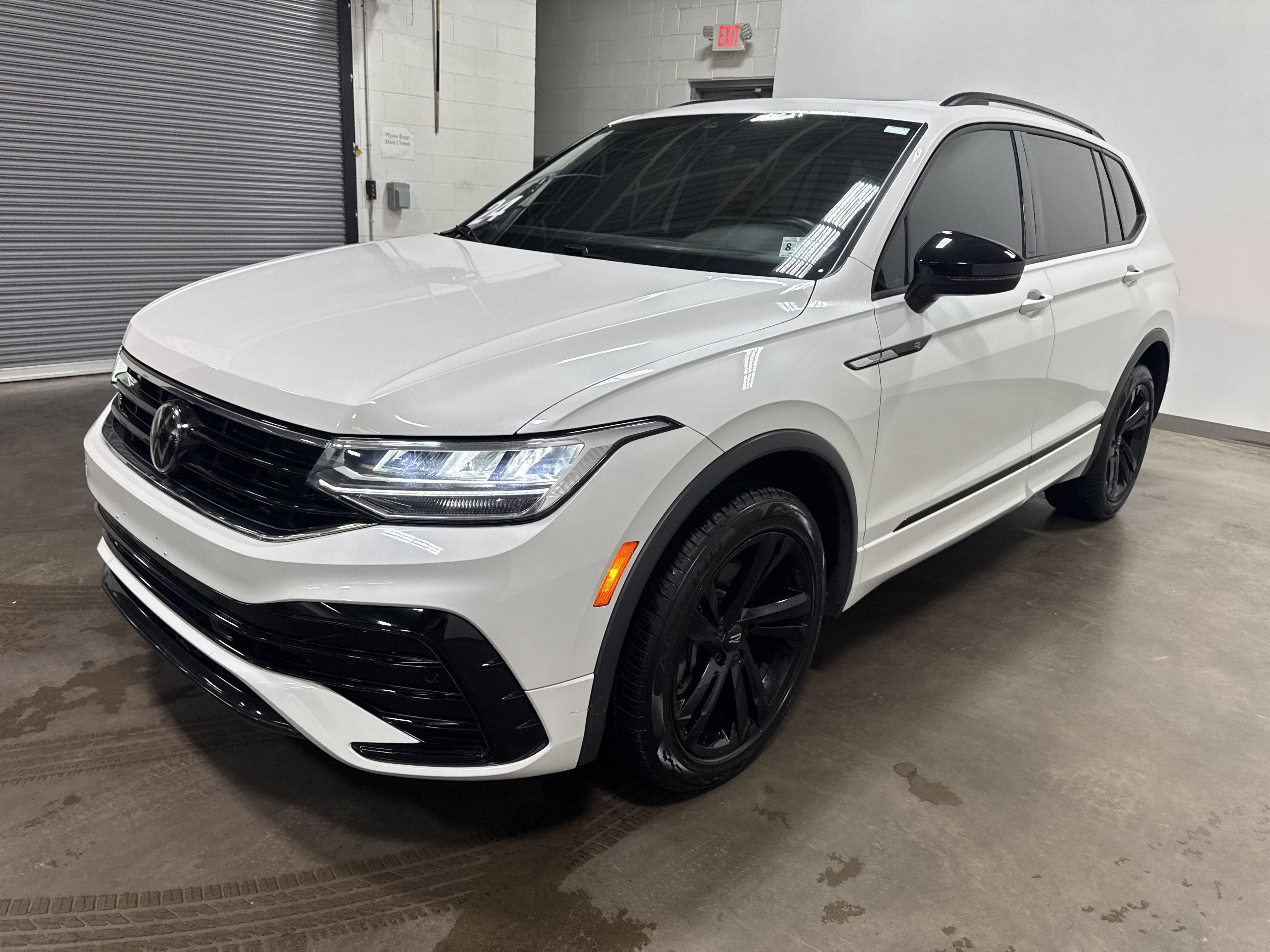 2024 Volkswagen Tiguan SE R-Line Black