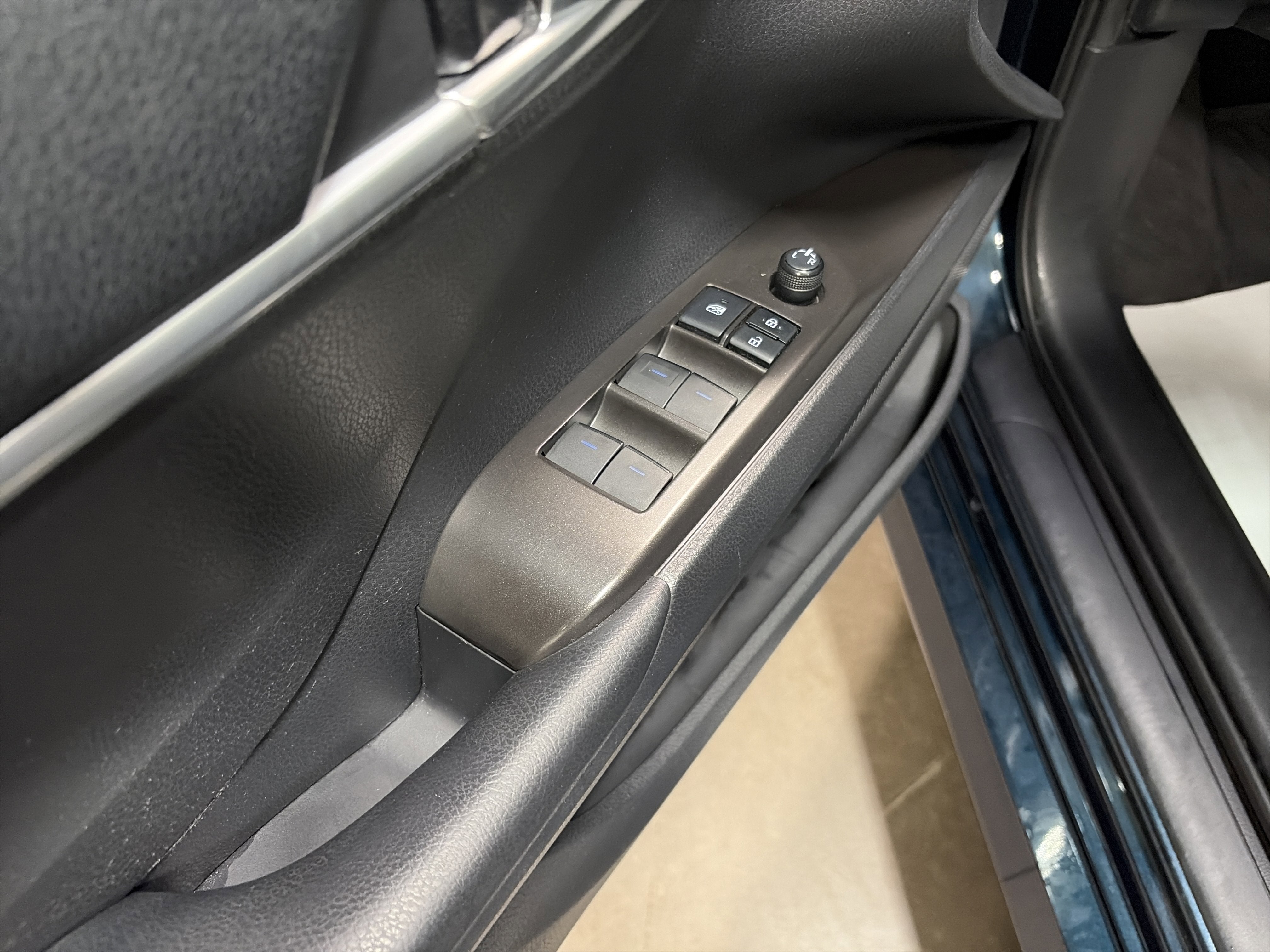 2021 Toyota Camry Hybrid LE