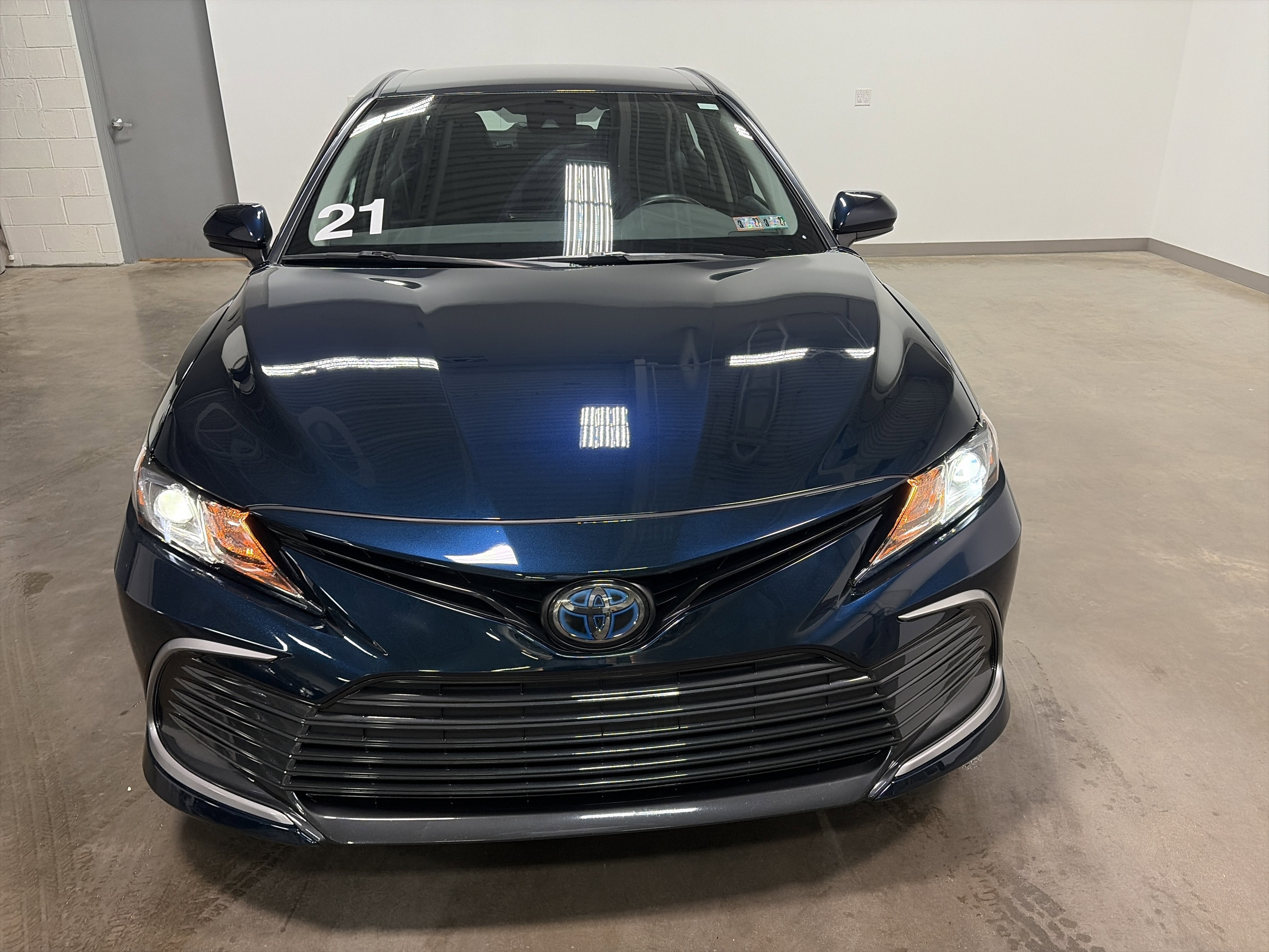 2021 Toyota Camry Hybrid LE