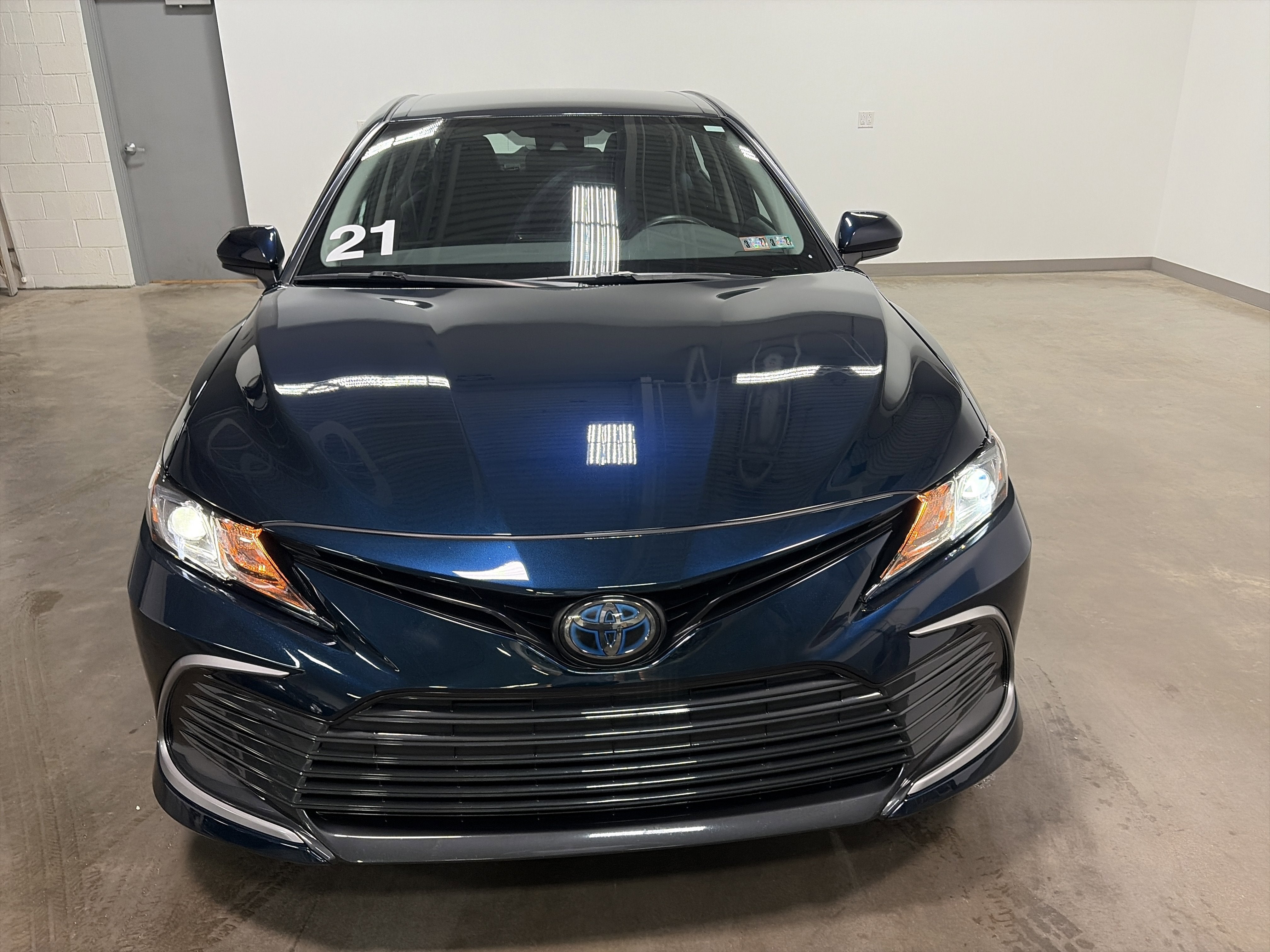 2021 Toyota Camry Hybrid LE