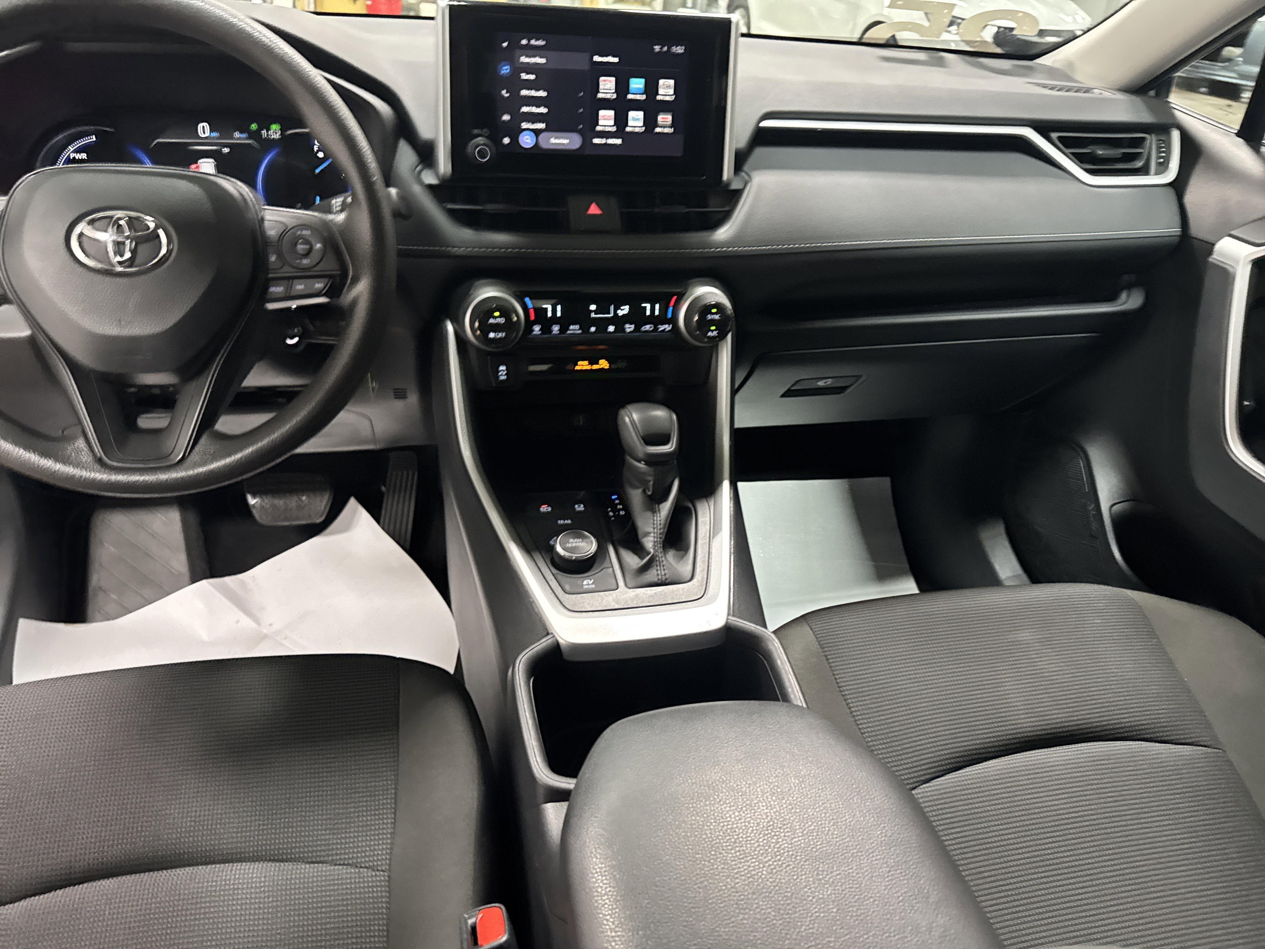 2025 Toyota RAV4 Hybrid LE