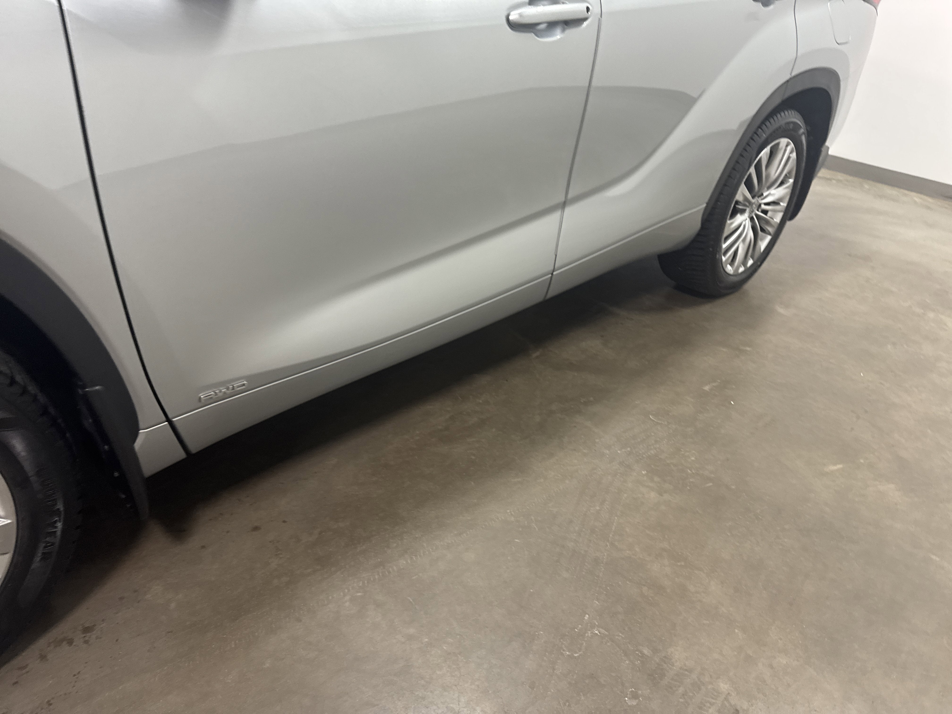 2023 Toyota Highlander Hybrid Platinum