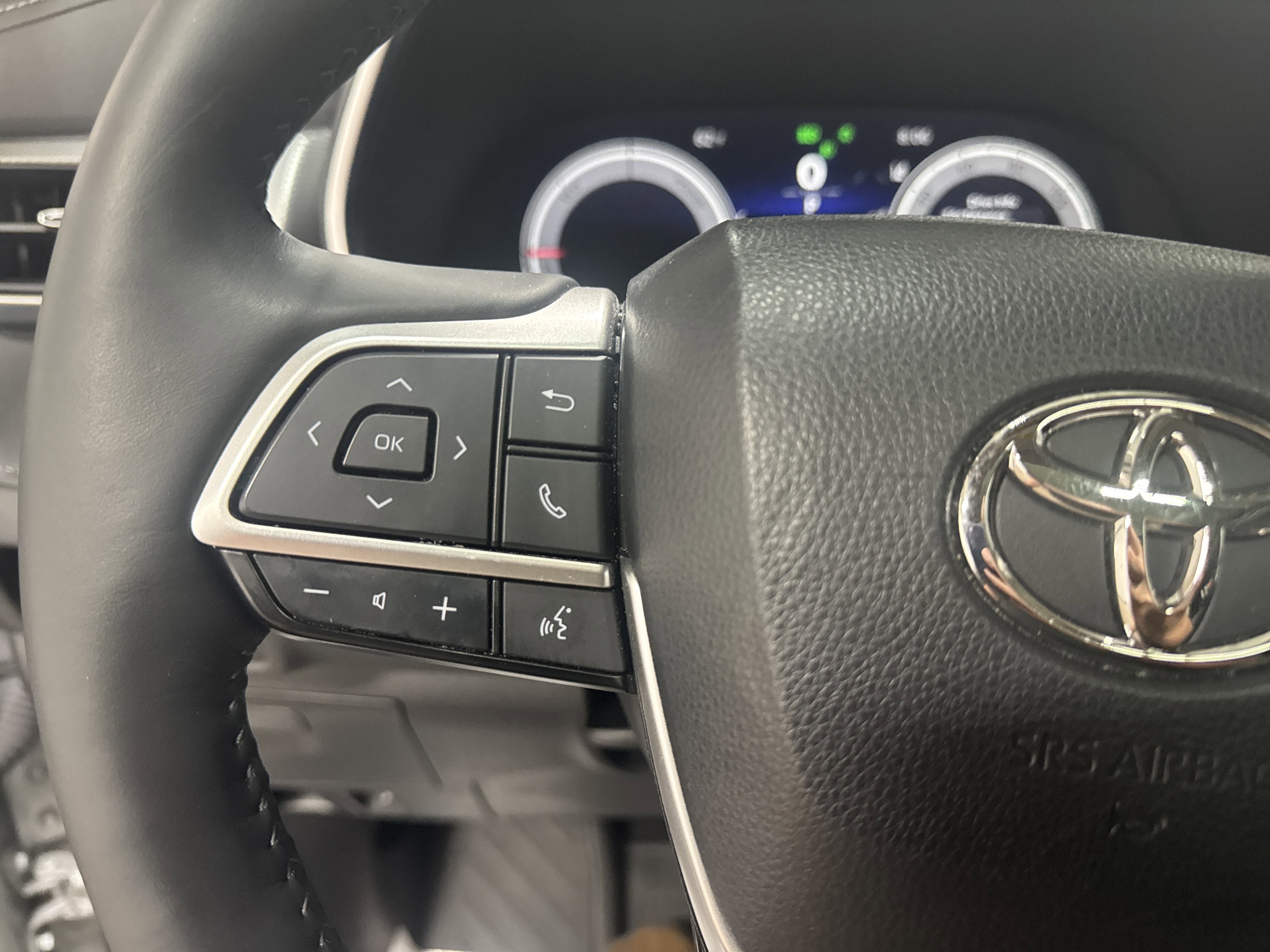 2023 Toyota Highlander Hybrid Platinum