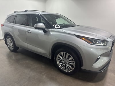 2023 Toyota Highlander Hybrid Platinum