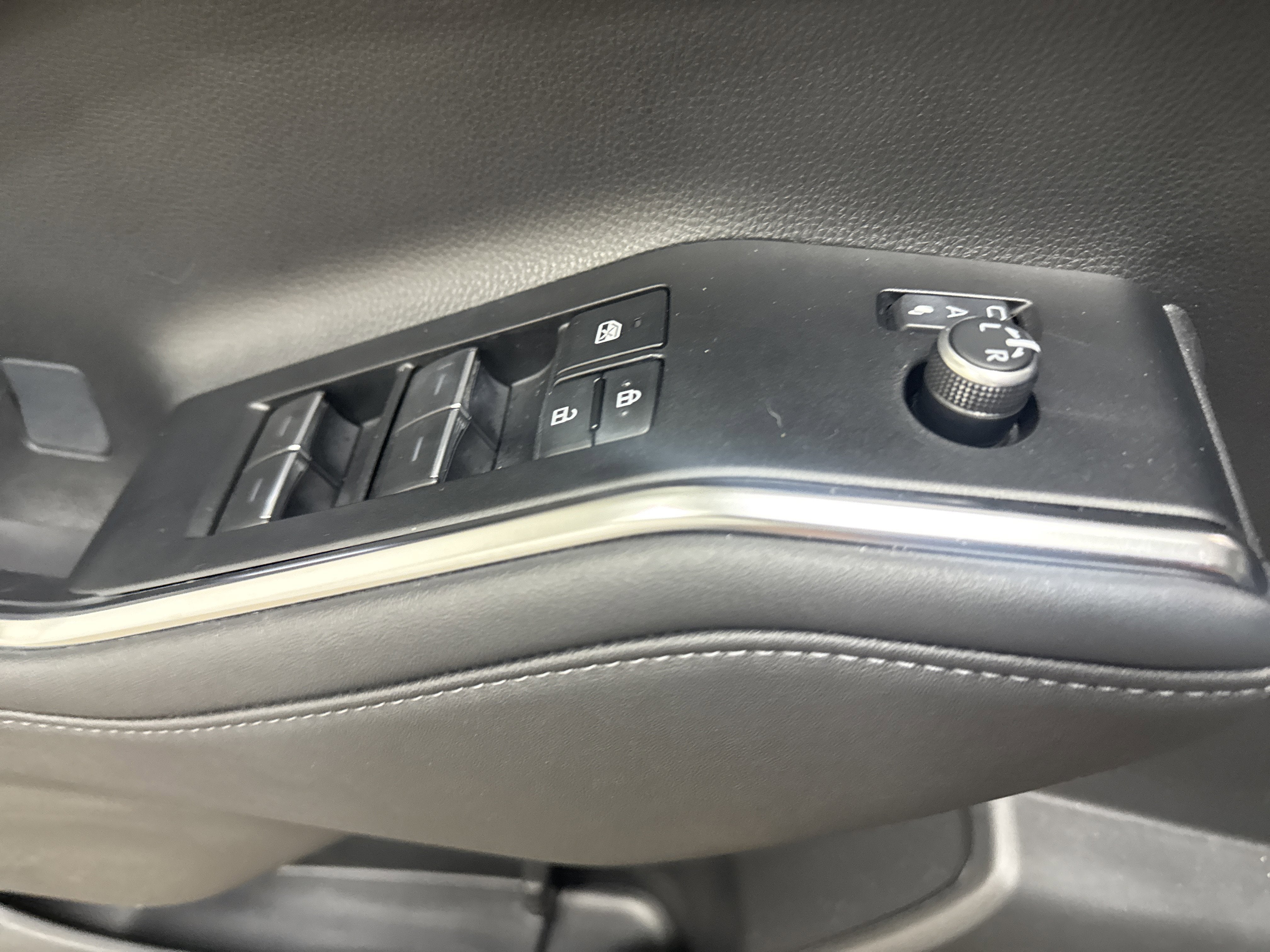2023 Toyota Highlander Hybrid Platinum