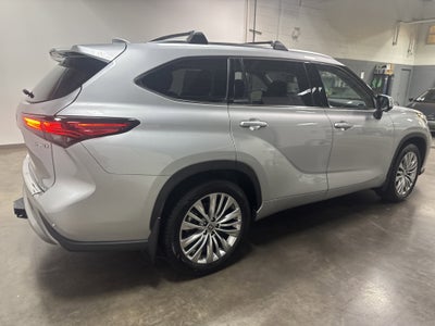 2023 Toyota Highlander Hybrid Platinum