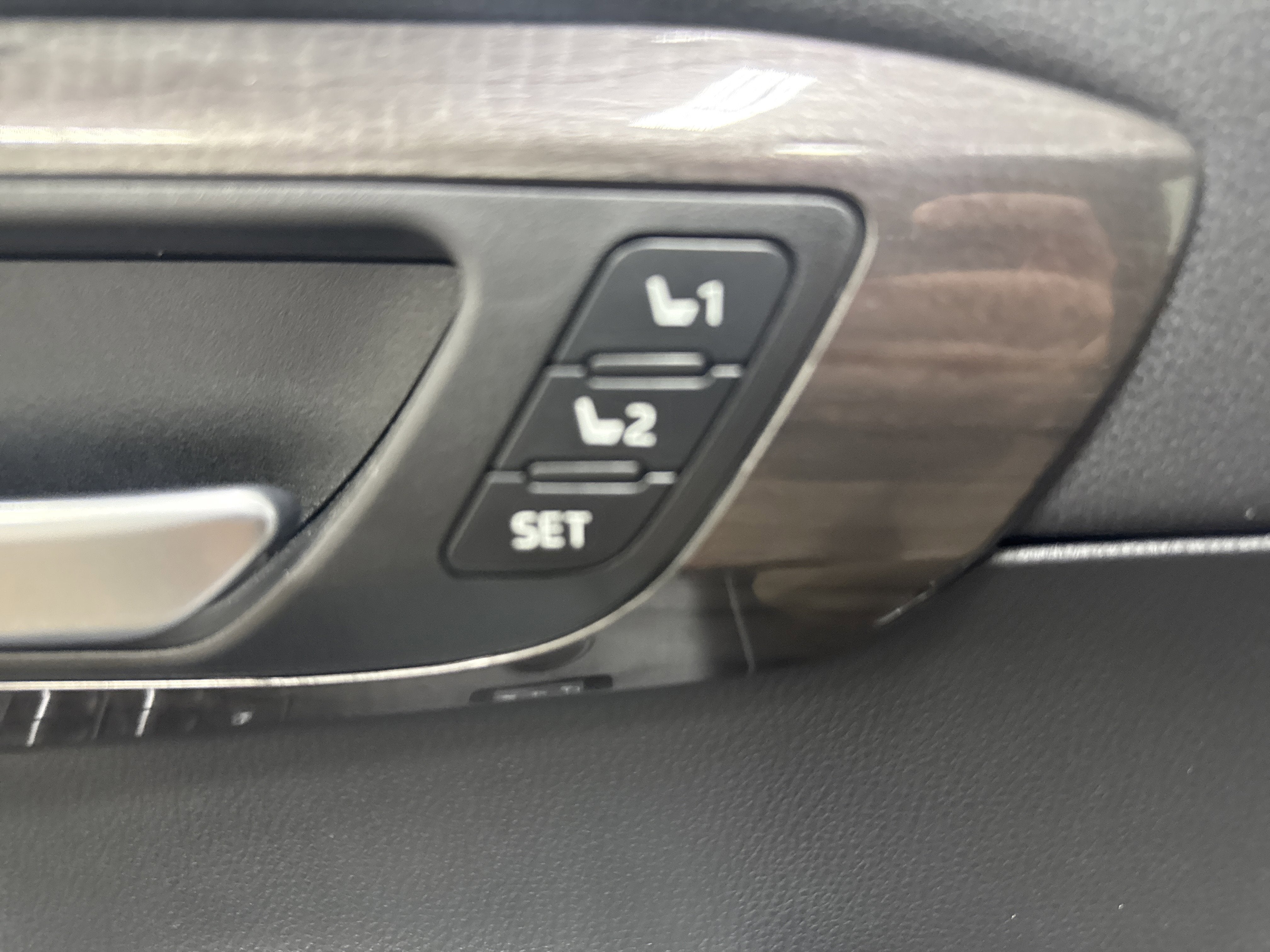 2023 Toyota Highlander Hybrid Platinum