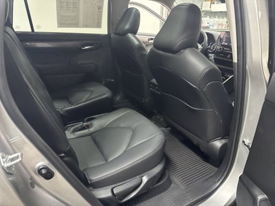 2023 Toyota Highlander Hybrid Platinum