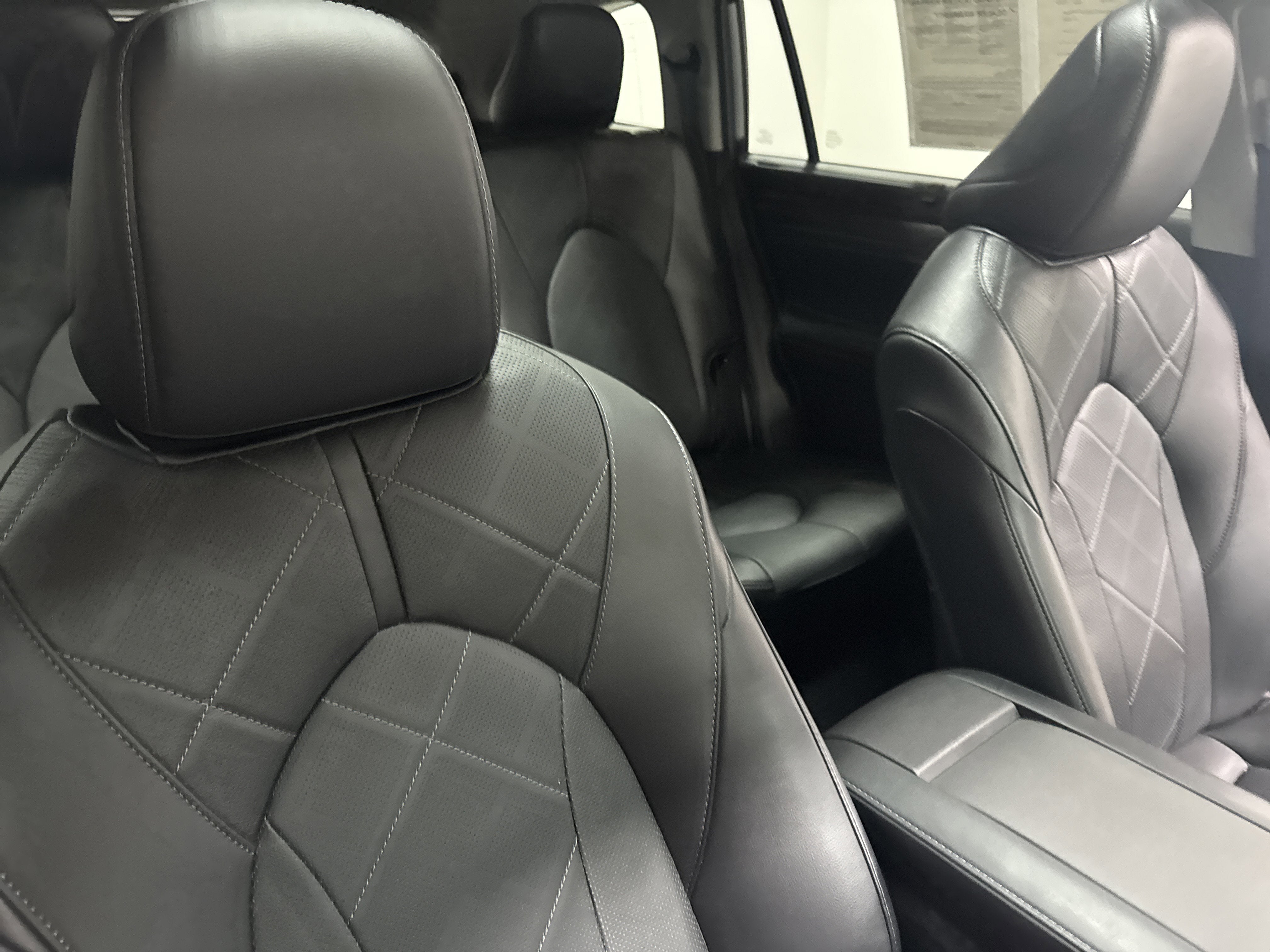 2023 Toyota Highlander Hybrid Platinum