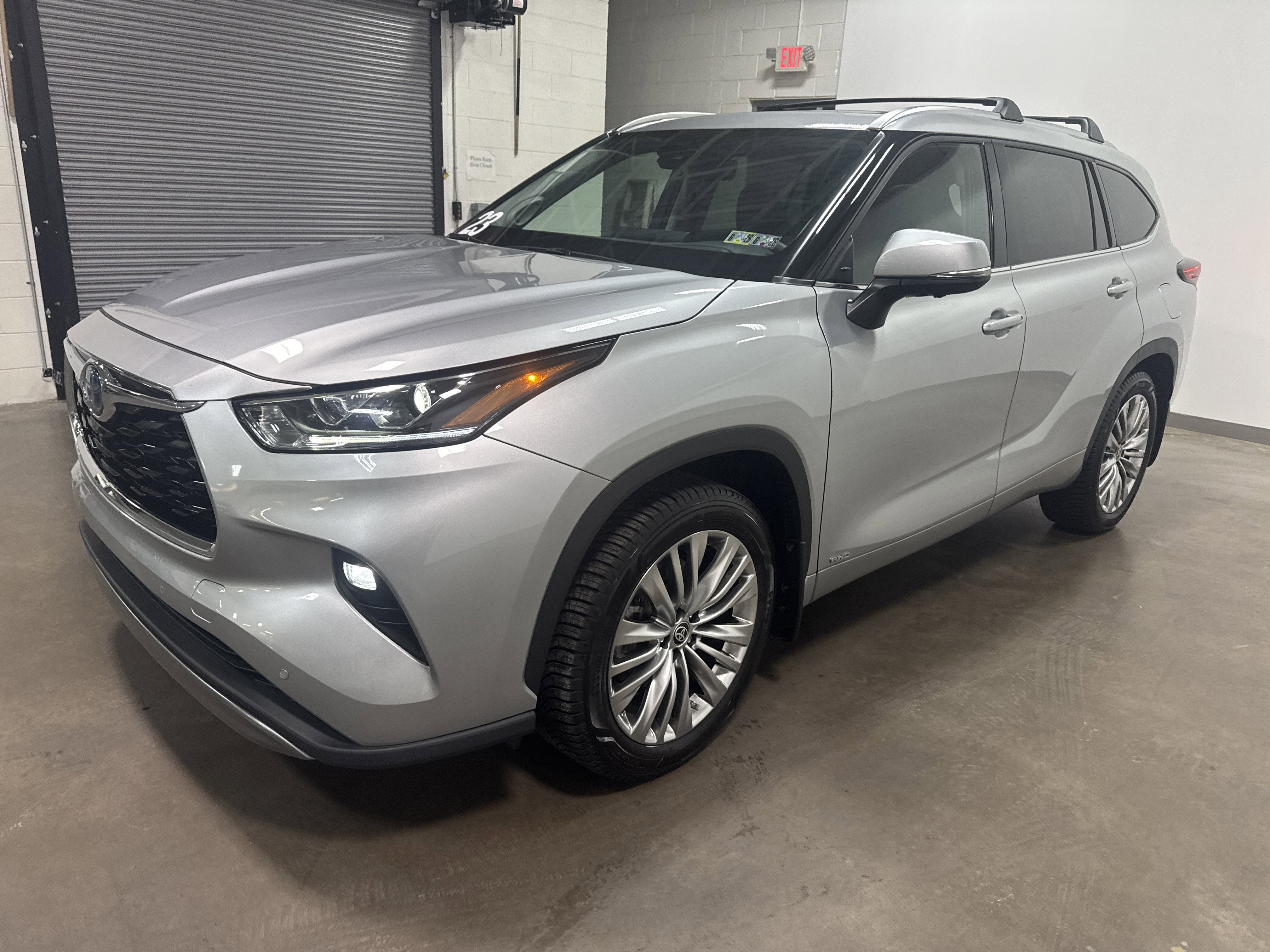 2023 Toyota Highlander Hybrid Platinum