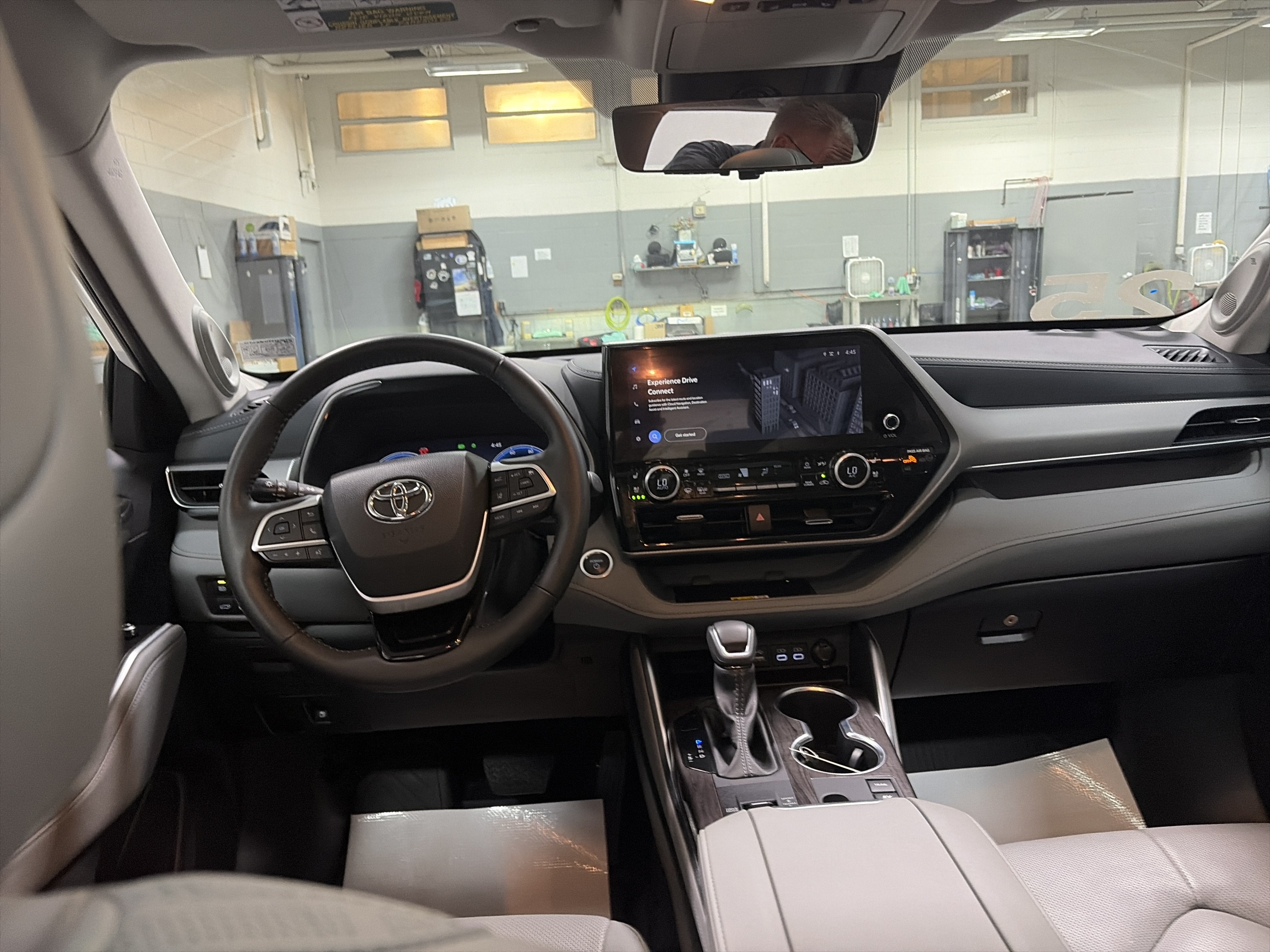2025 Toyota Highlander Hybrid Platinum