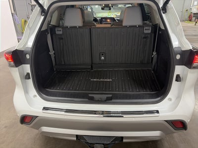 2025 Toyota Highlander Hybrid Platinum