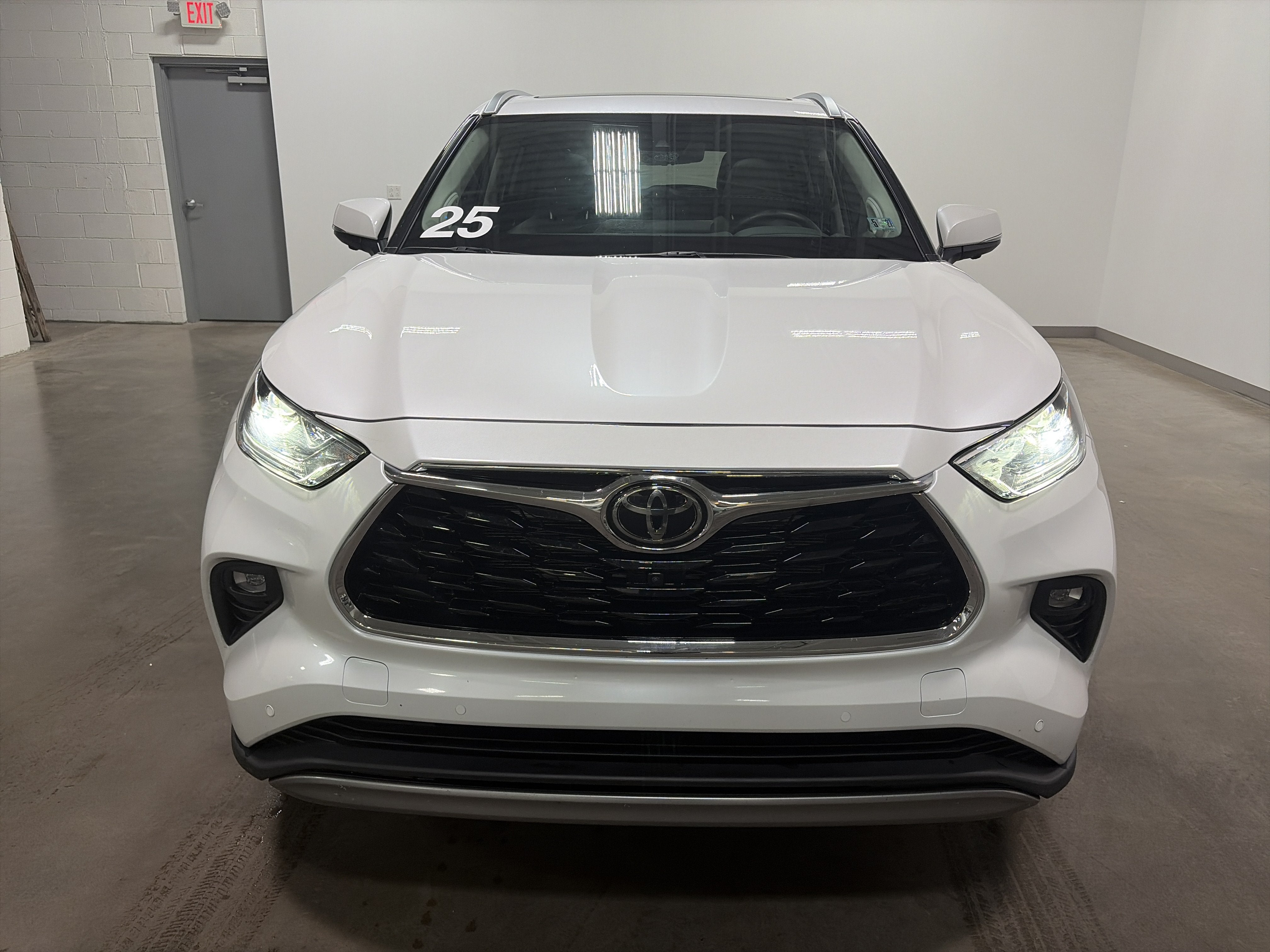 2025 Toyota Highlander Hybrid Platinum