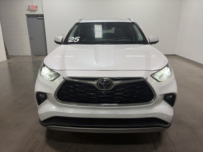 2025 Toyota Highlander Hybrid Platinum