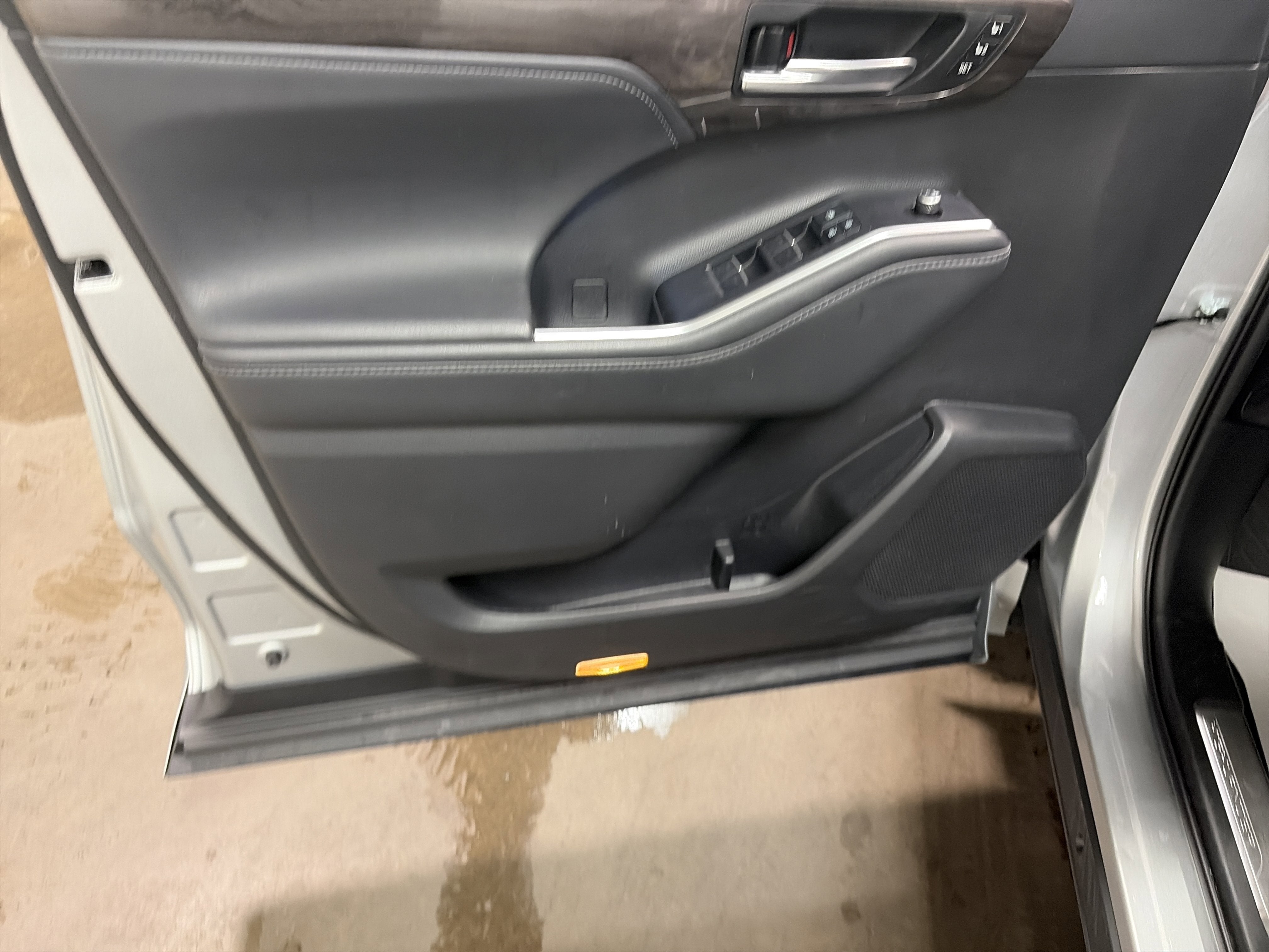 2022 Toyota Highlander Hybrid Platinum