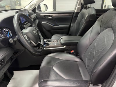 2022 Toyota Highlander Hybrid Platinum