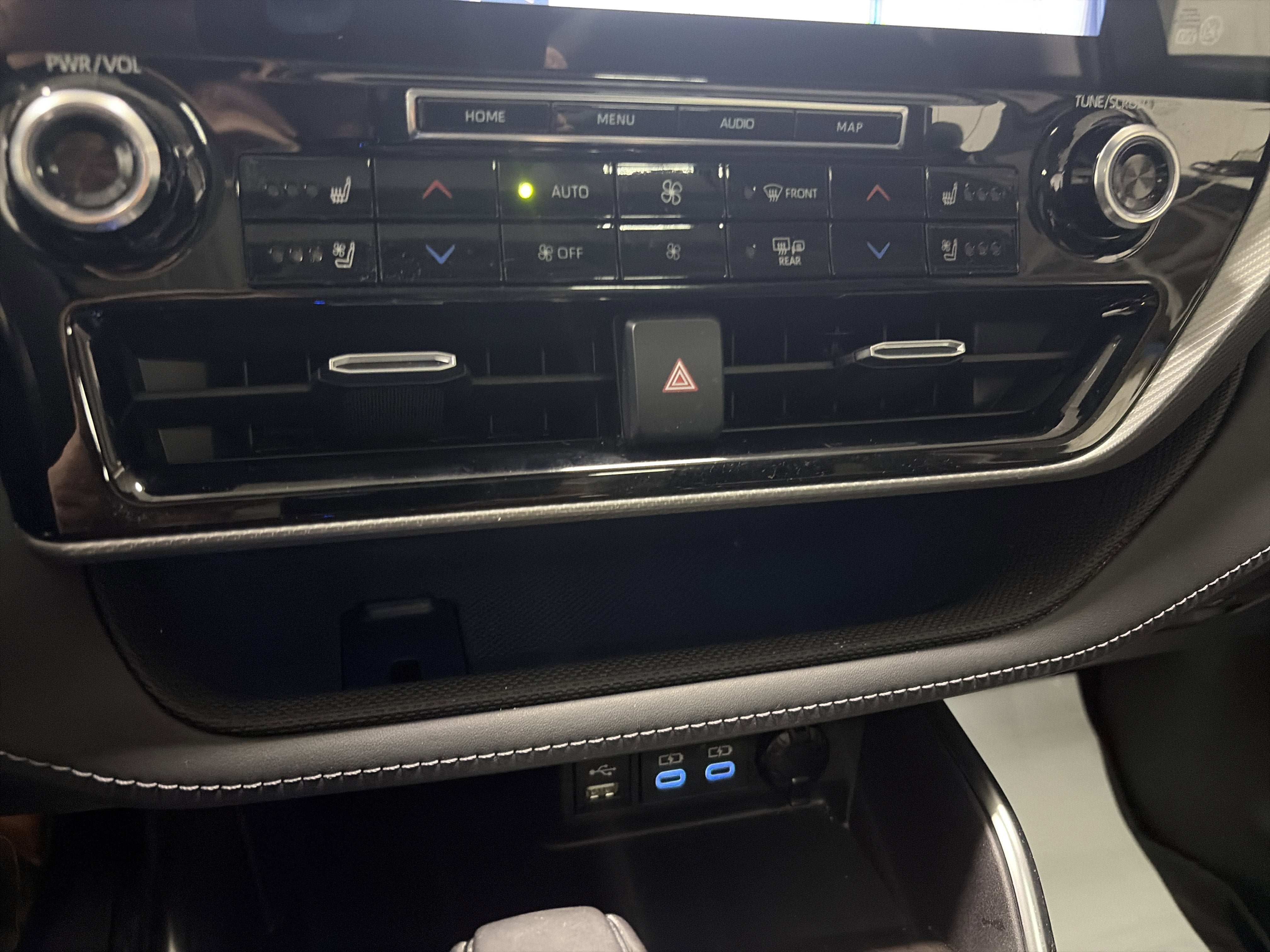2022 Toyota Highlander Hybrid Platinum