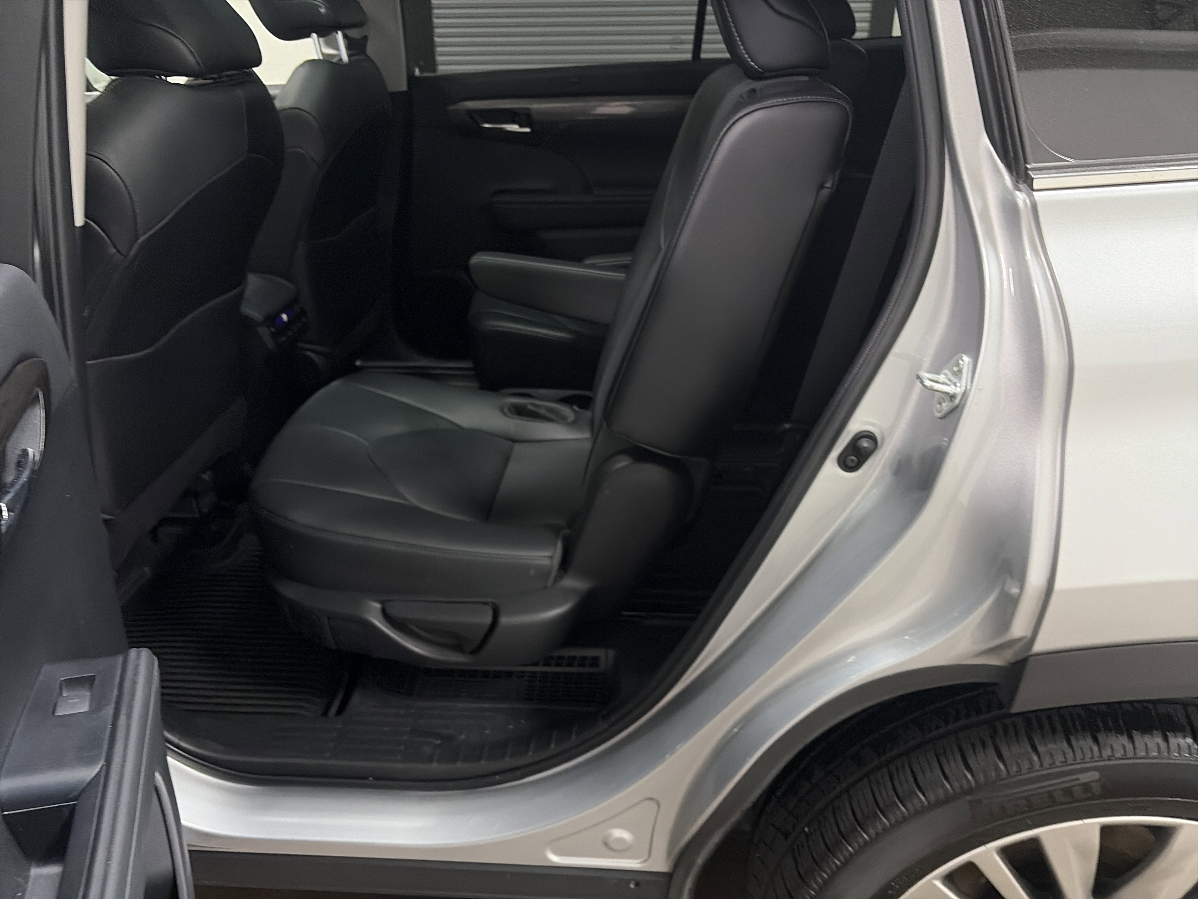 2022 Toyota Highlander Hybrid Platinum