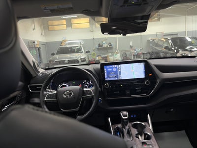 2022 Toyota Highlander Hybrid Platinum