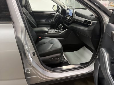 2022 Toyota Highlander Hybrid Platinum
