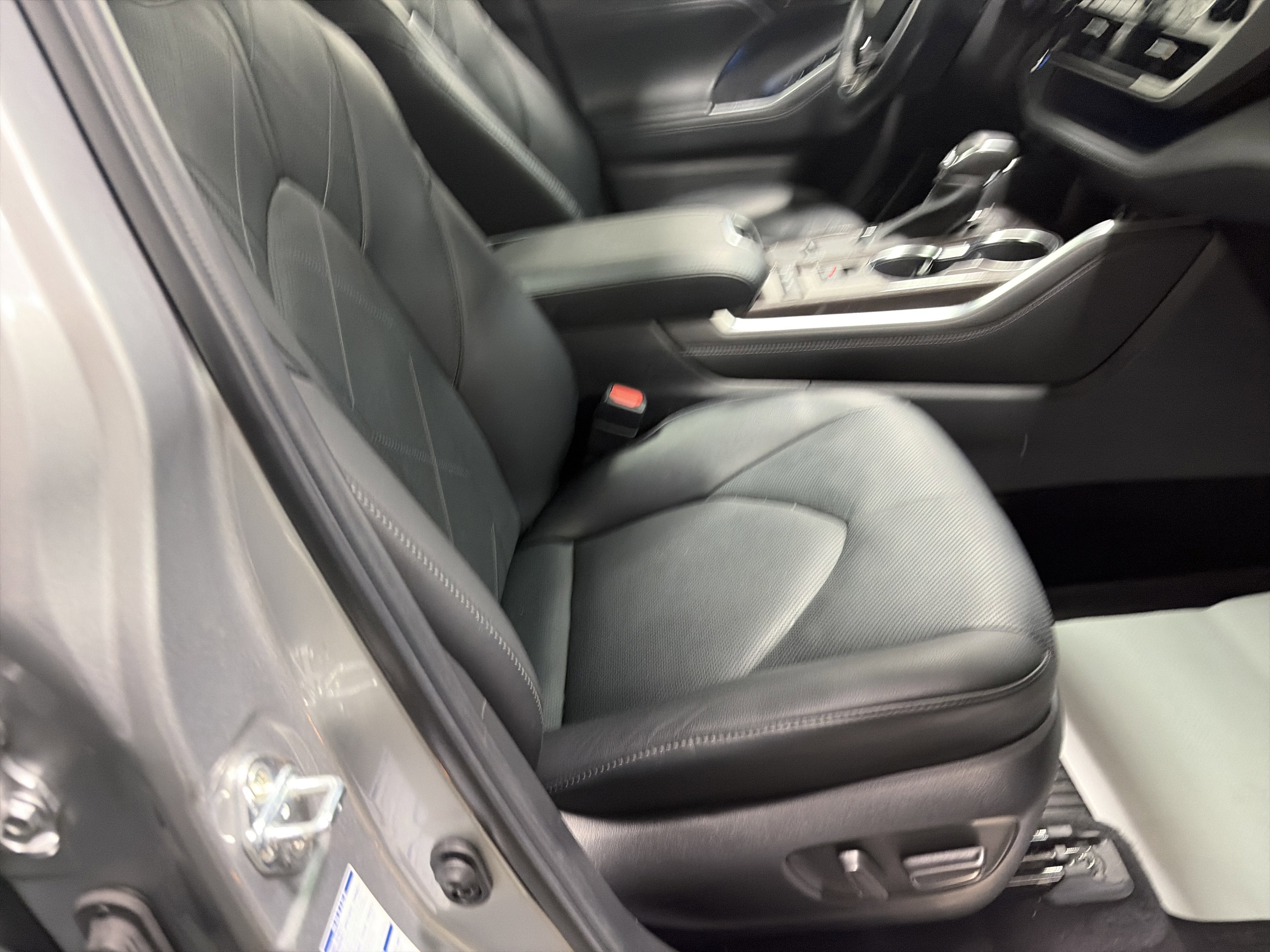 2022 Toyota Highlander Hybrid Platinum
