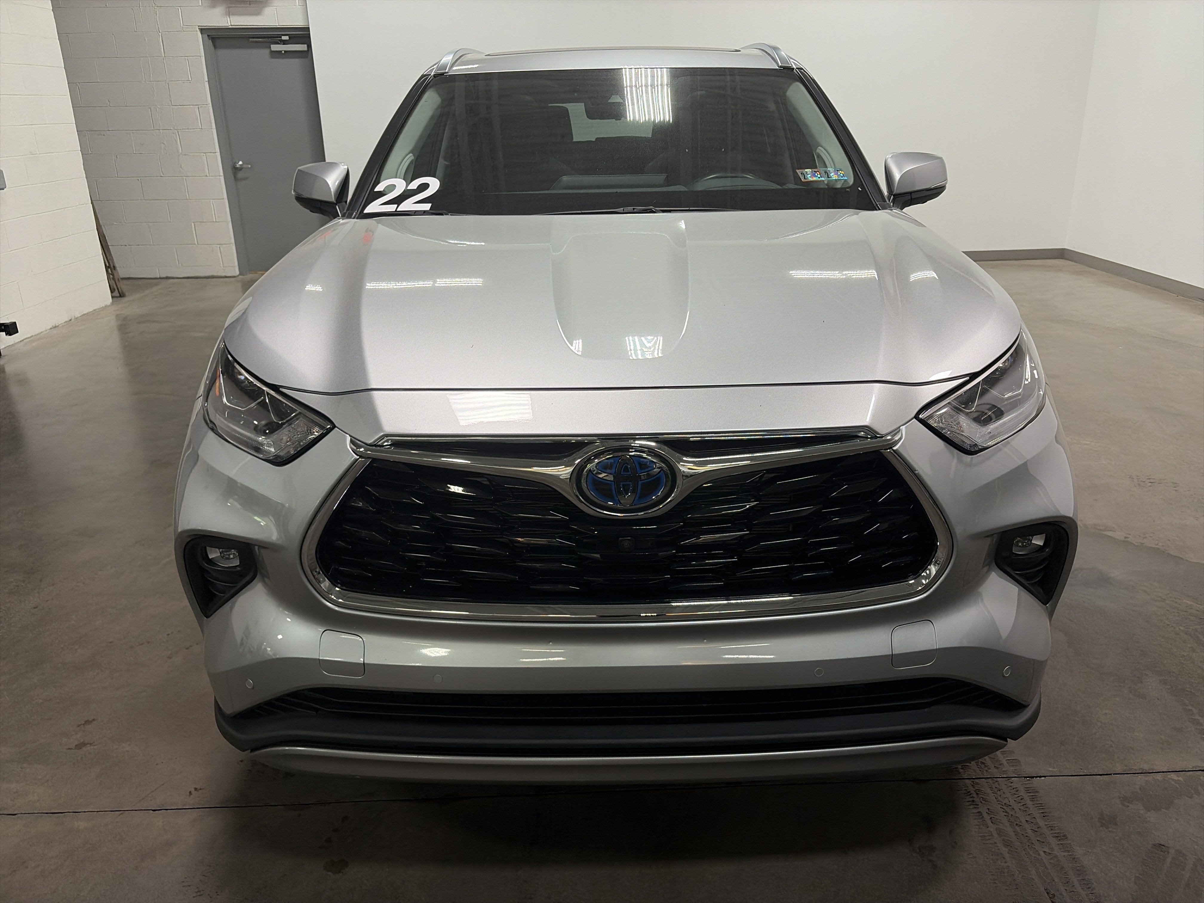 2022 Toyota Highlander Hybrid Platinum